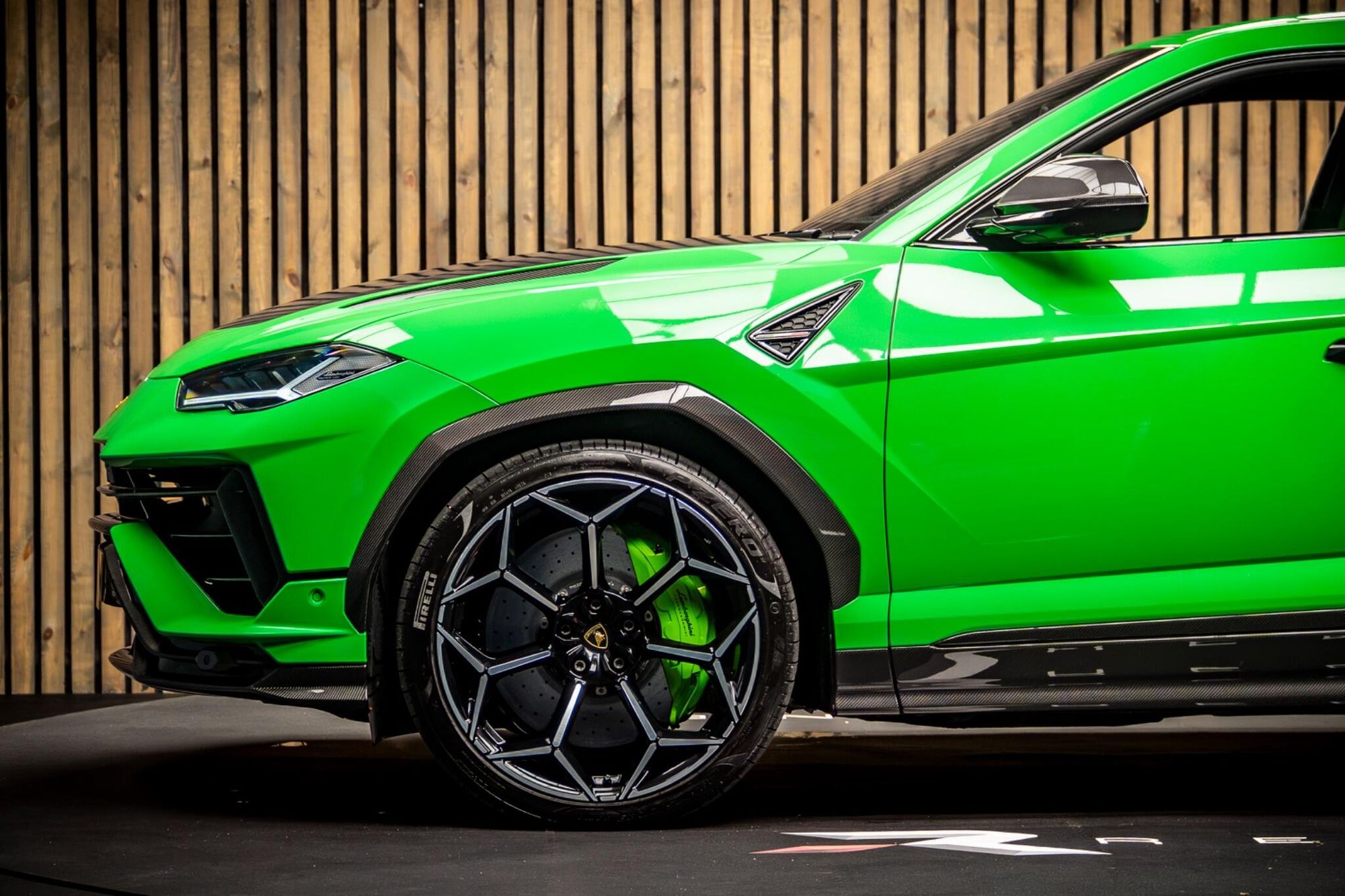 LAMBORGHINI URUS ESTATE 4.0T FSI V8 Performante 5dr Auto for sale UK - Slide 9