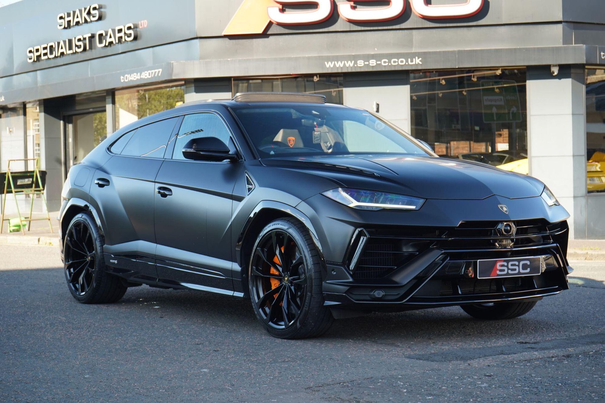 LAMBORGHINI URUS ESTATE 4.0T FSI V8 S 5dr Auto for sale UK - Slide 5
