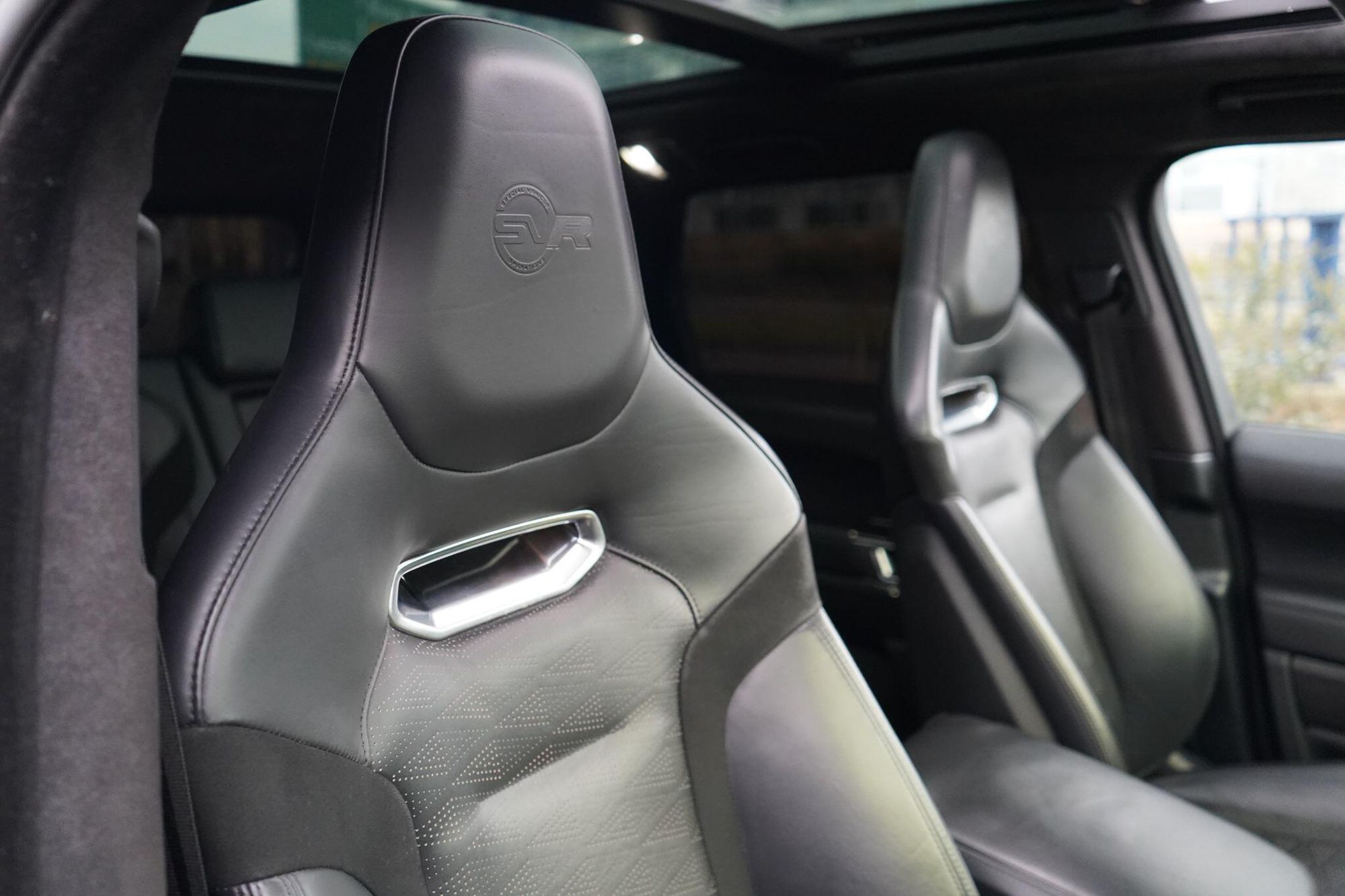 LAND ROVER RANGE ROVER SPORT ESTATE 5.0 V8 S/C 575 SVR 5dr Auto for sale UK - Slide 3