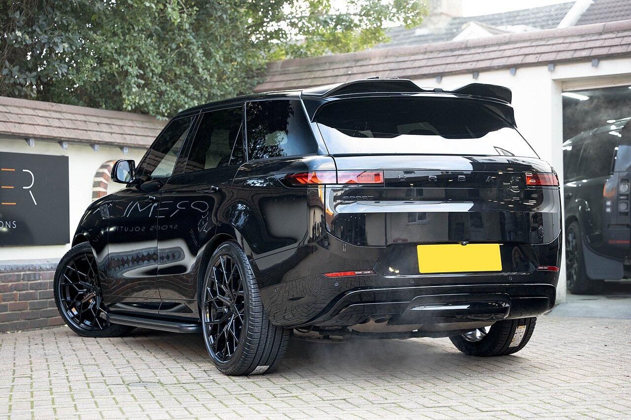 LAND ROVER RANGE ROVER SPORT DIESEL ESTATE 3.0 D300 Dynamic SE 5dr Auto for sale UK - Slide 6