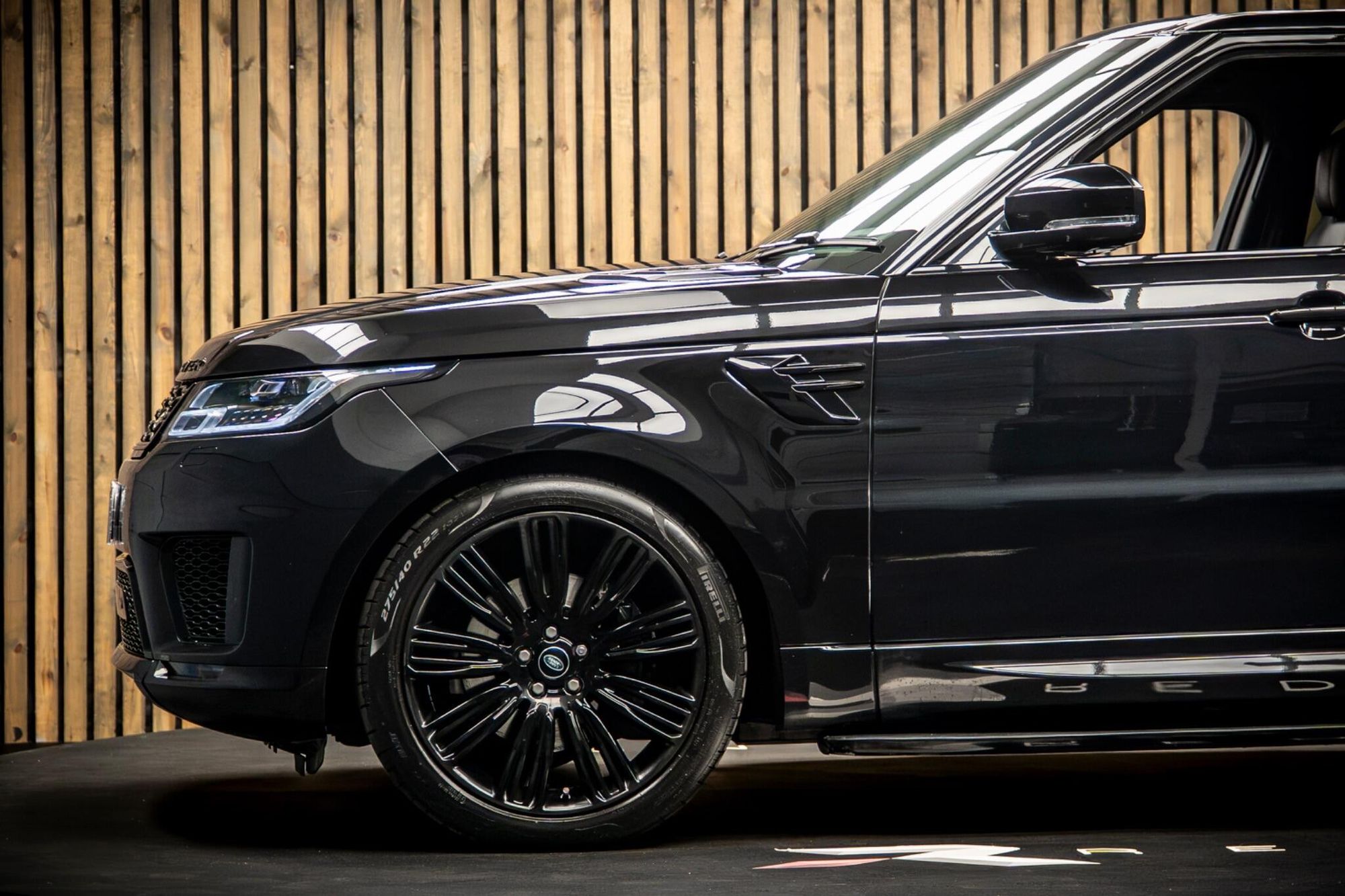 LAND ROVER RANGE ROVER SPORT DIESEL ESTATE 3.0 D300 HSE Dynamic Black 5dr Auto for sale UK - Slide 9