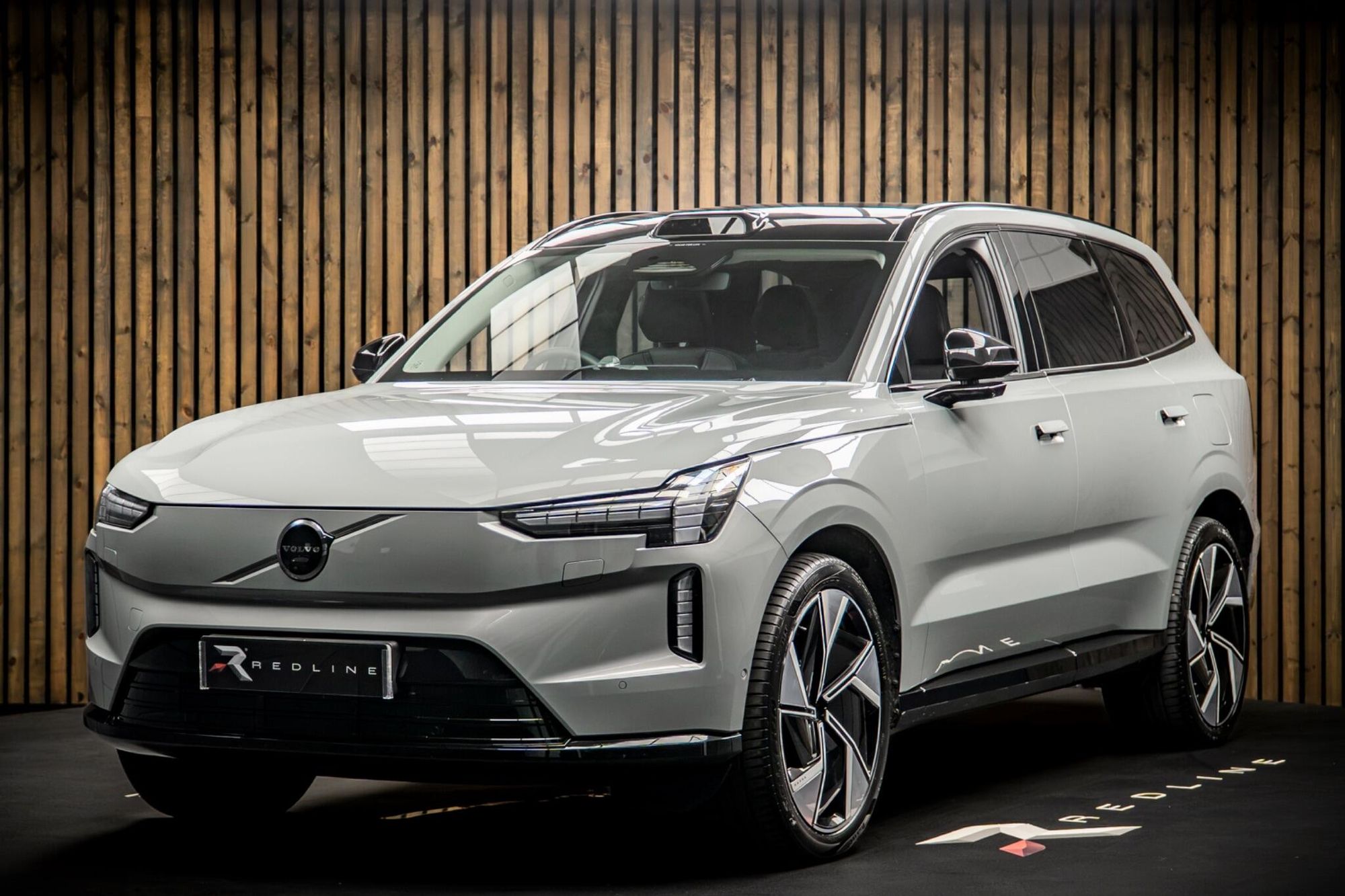 VOLVO EX90 ESTATE 300kW Twin Motor Ultra 111kWh 5dr Auto for sale UK - Slide 8
