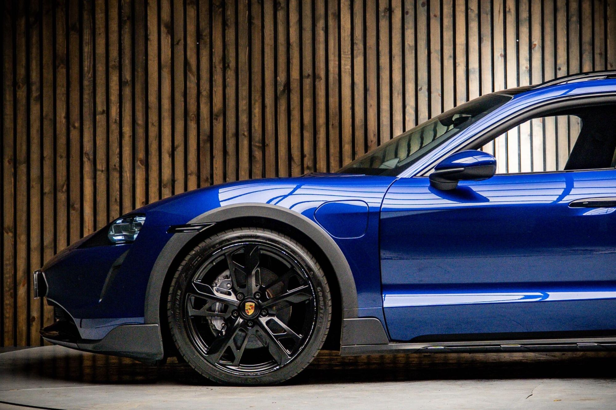 PORSCHE TAYCAN CROSS TURISMO 420kW 4S 93kWh 5dr Auto for sale UK - Slide 9