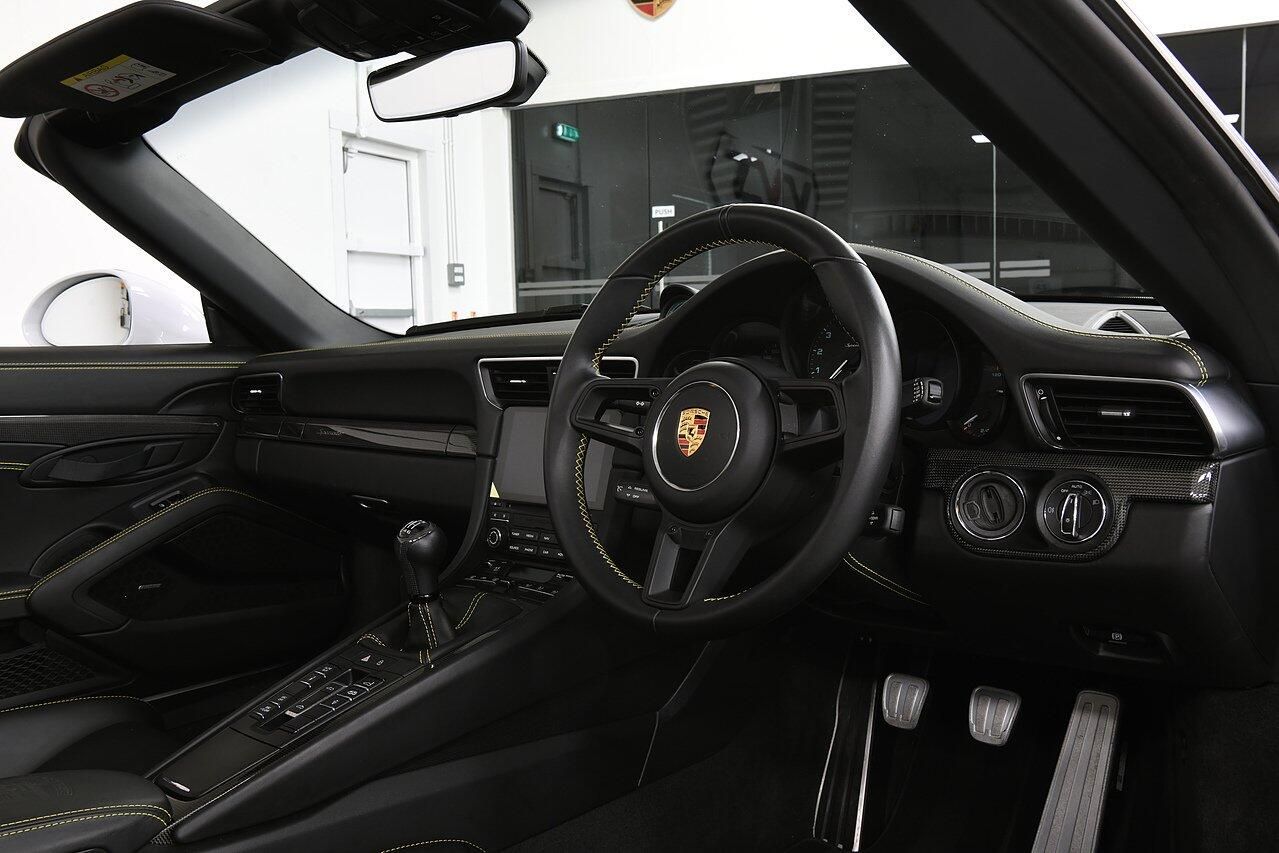 PORSCHE 911 [991] SPEEDSTER SPECIAL EDITIONS 2dr for sale UK - Slide 4