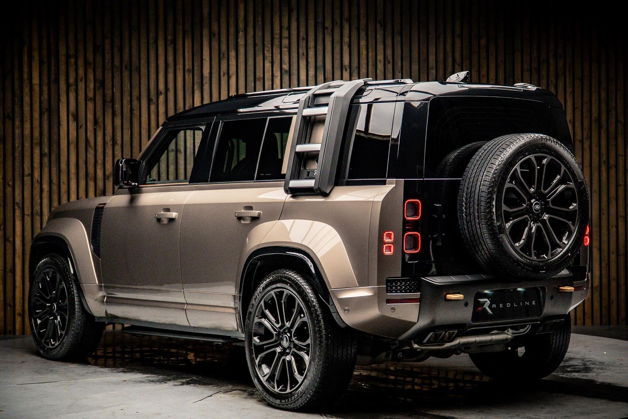 LAND ROVER DEFENDER ESTATE 4.4 P635 Octa 110 5dr Auto for sale UK - Slide 3