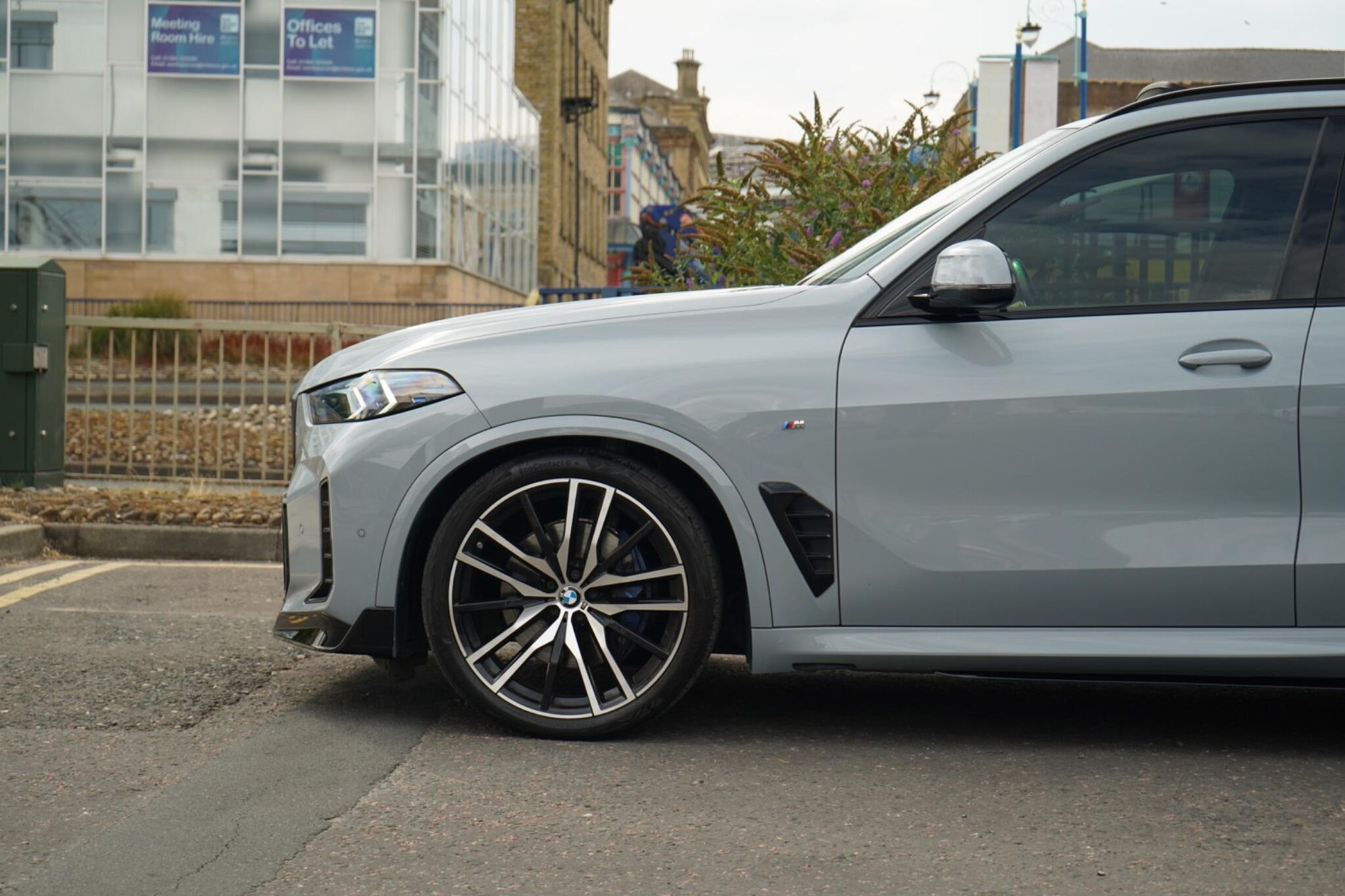 BMW X5 DIESEL ESTATE xDrive30d MHT M Sport 5dr Auto for sale UK - Slide 8