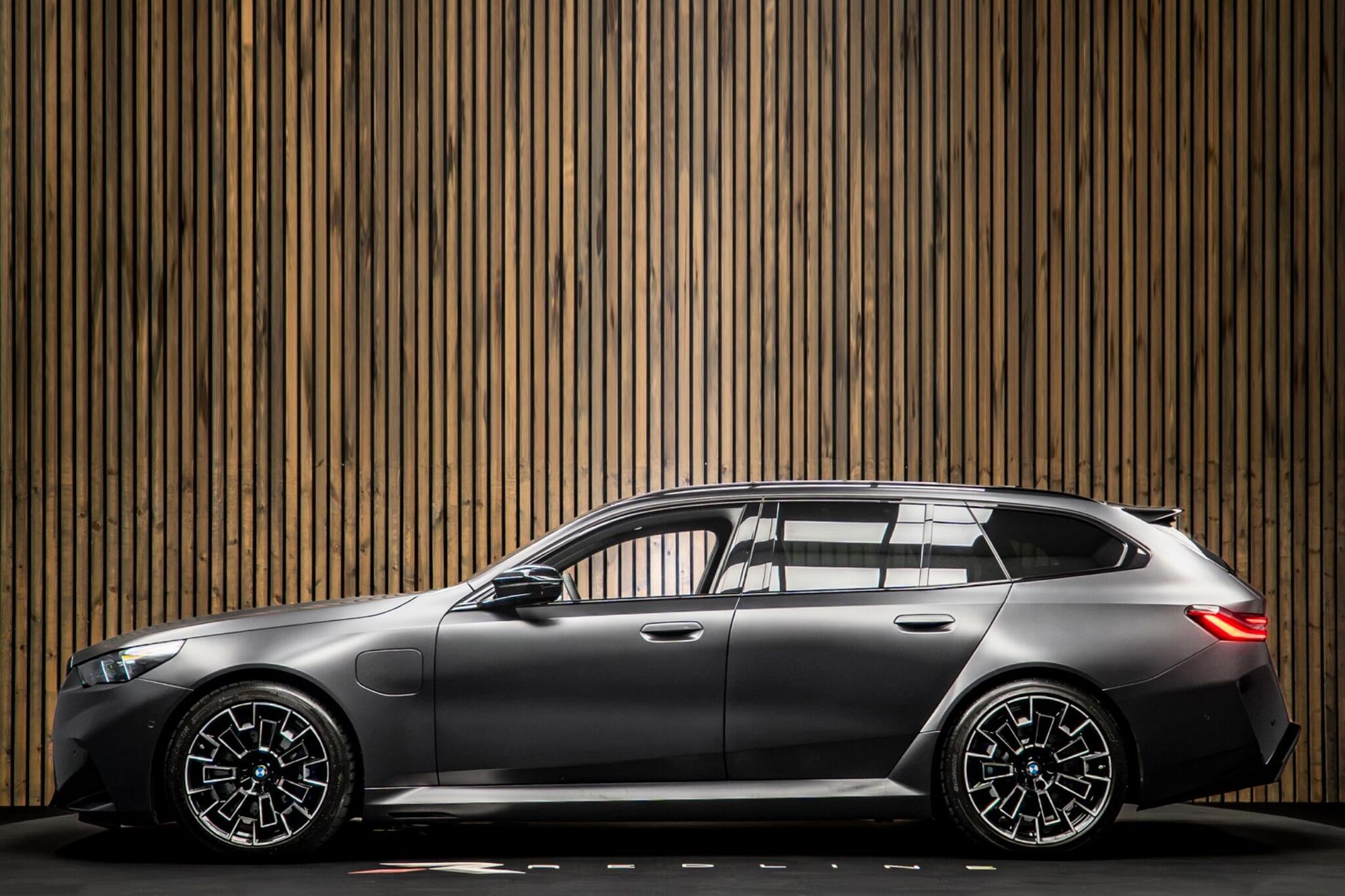 BMW M5  4.4 22.1kWh Touring Steptronic xDrive Euro 6 (s/s) 5dr for sale UK - Slide 7