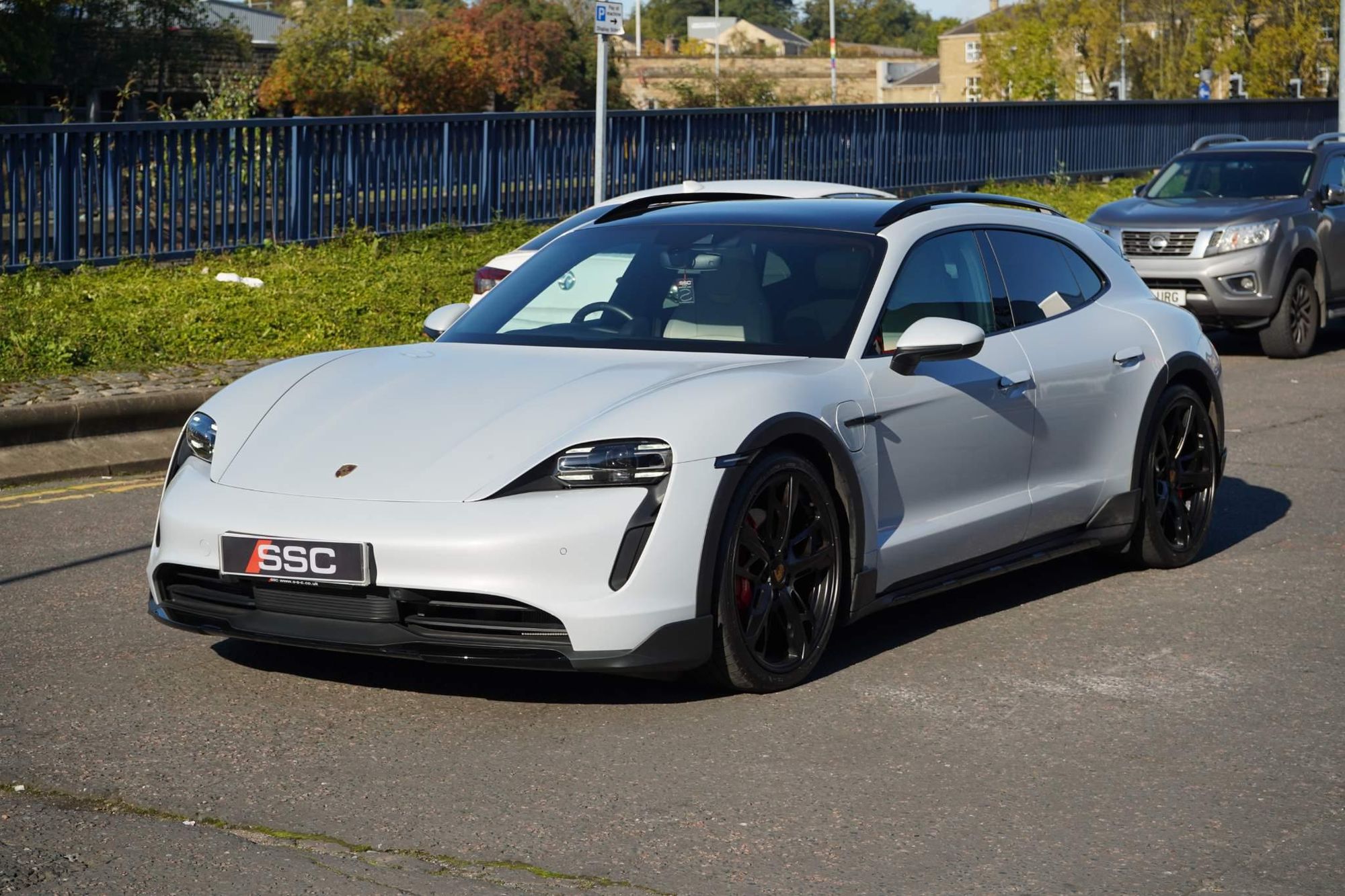 PORSCHE TAYCAN CROSS TURISMO 420kW 4S 93kWh 5dr Auto for sale UK - Slide 7