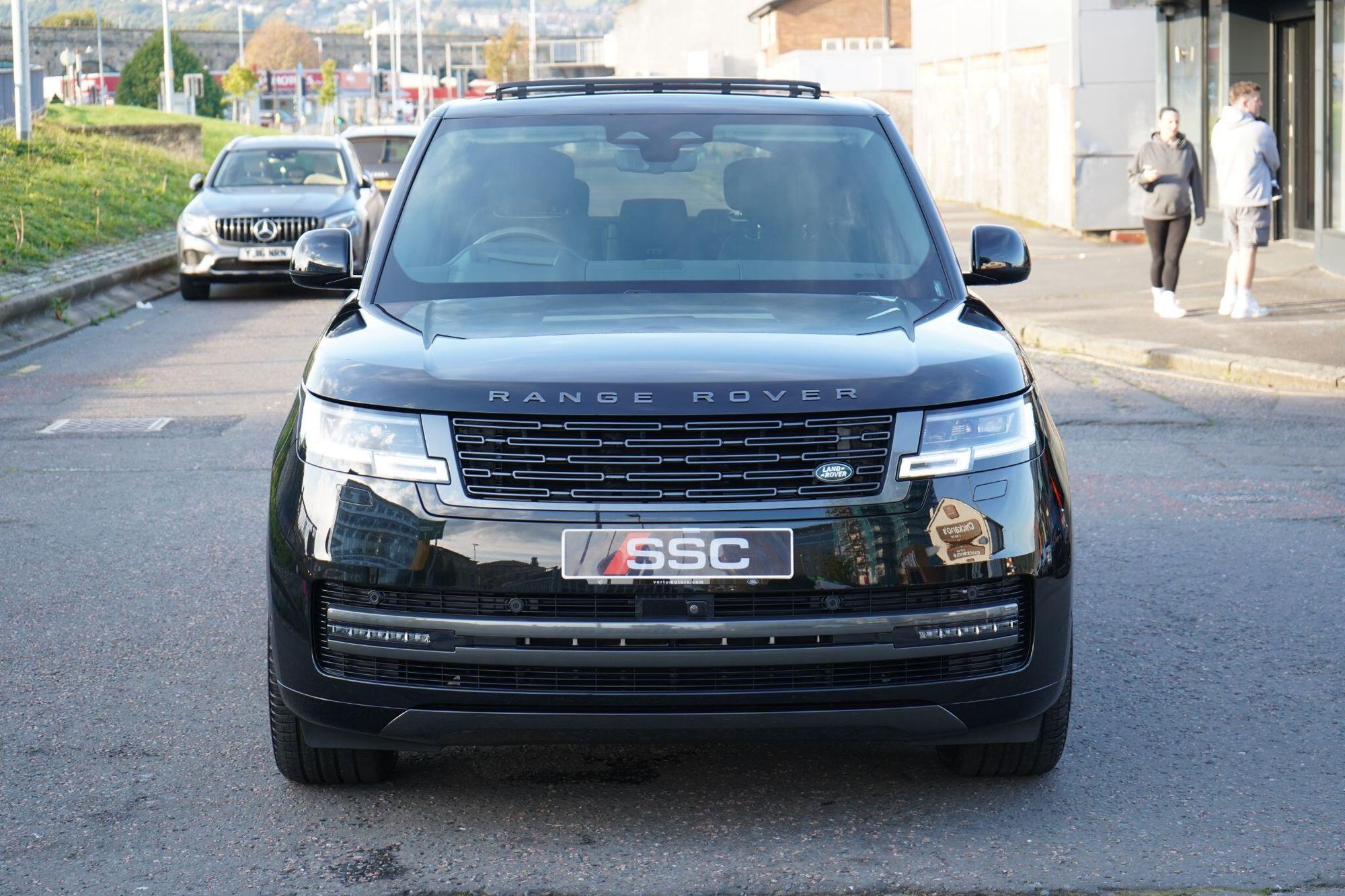 LAND ROVER RANGE ROVER DIESEL ESTATE 3.0 D350 Autobiography 4dr Auto for sale UK - Slide 6