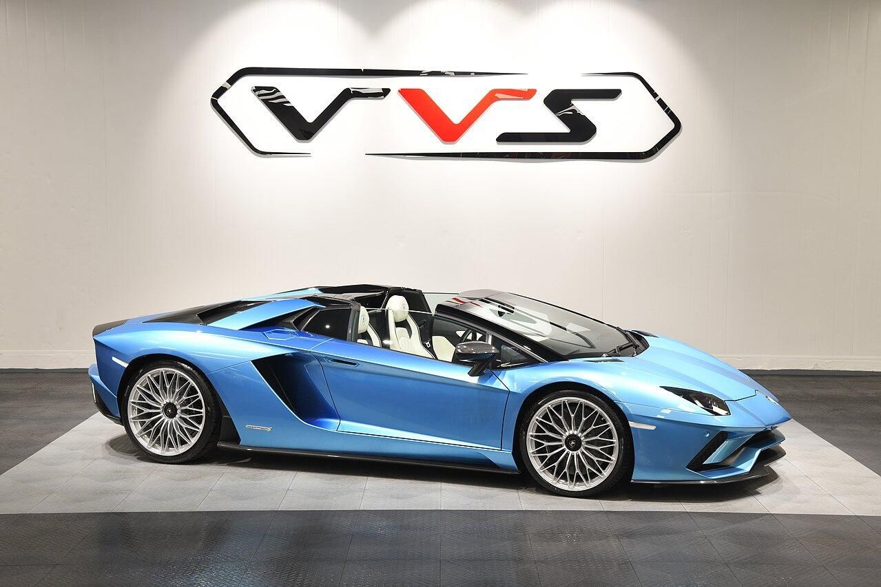 LAMBORGHINI AVENTADOR ROADSTER LP 740-4 S 2dr ISR for sale UK