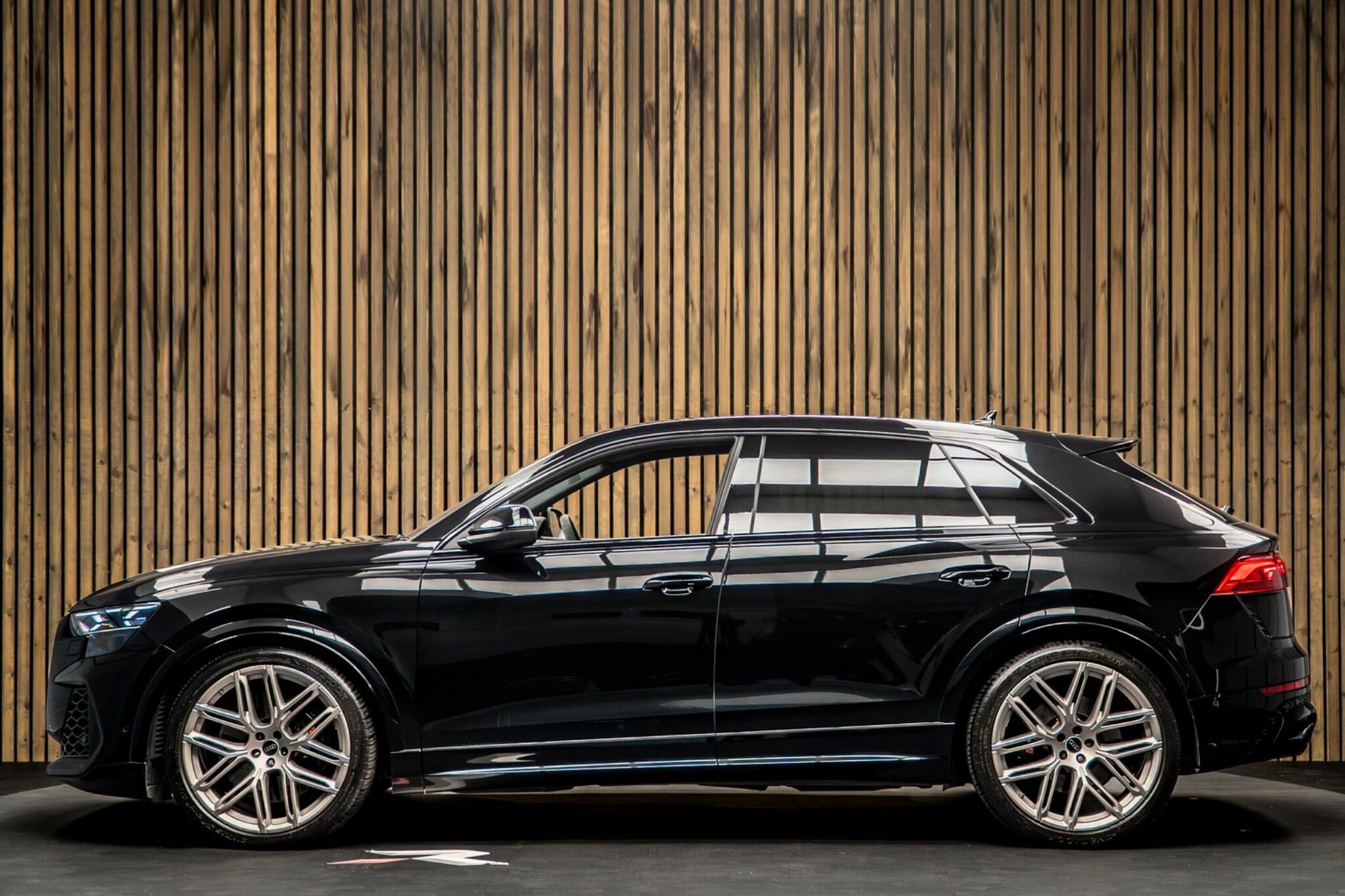 AUDI Q8 ESTATE SPECIAL EDITIONS SQ8 TFSI Quattro Launch Edition 5dr Tiptronic for sale UK - Slide 7