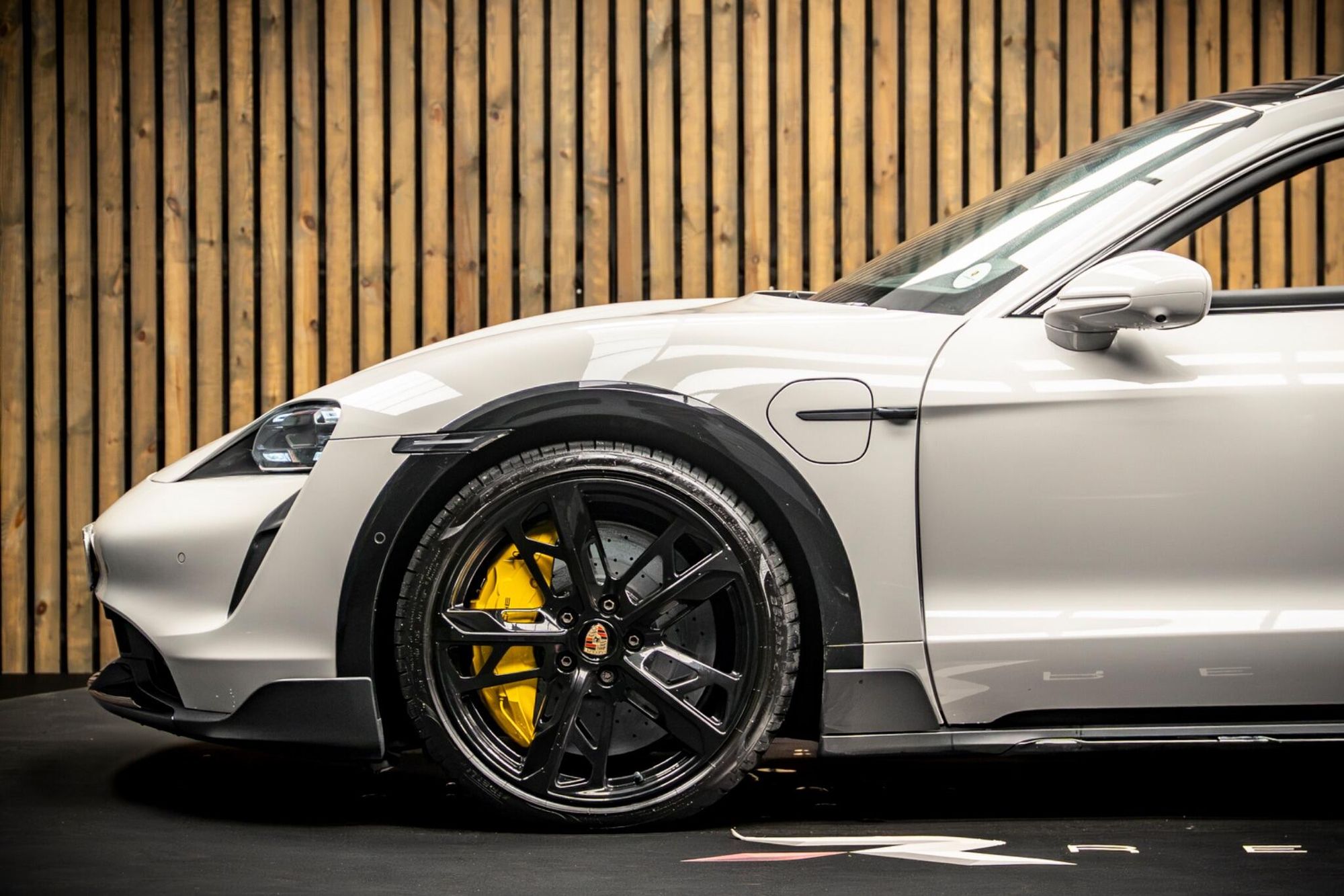 PORSCHE TAYCAN CROSS TURISMO 560kW Turbo S 93kWh 5dr Auto for sale UK - Slide 9