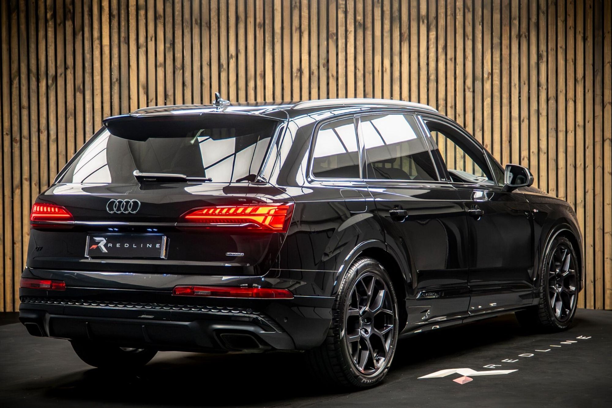 AUDI Q7 DIESEL ESTATE 45 TDI Quattro Black Edition 5dr Tiptronic for sale UK - Slide 4