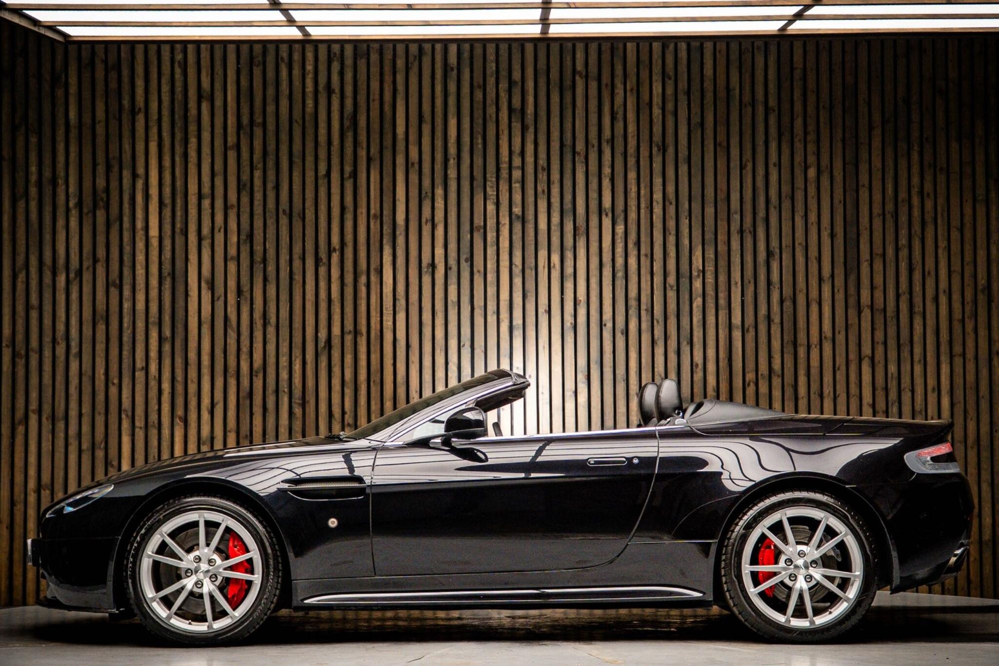 ASTON MARTIN VANTAGE V8 ROADSTER S 2dr Sportshift for sale UK - Slide 8