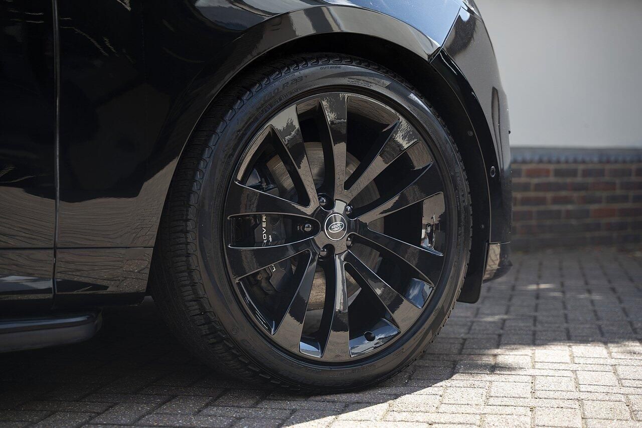 LAND ROVER RANGE ROVER SPORT ESTATE 4.4 P530 V8 First Edition 5dr Auto for sale UK - Slide 7