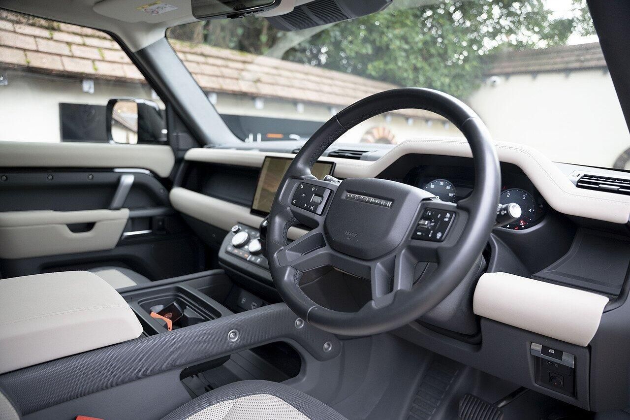 LAND ROVER DEFENDER DIESEL ESTATE 3.0 D300 X-Dynamic HSE 110 5dr Auto for sale UK - Slide 8