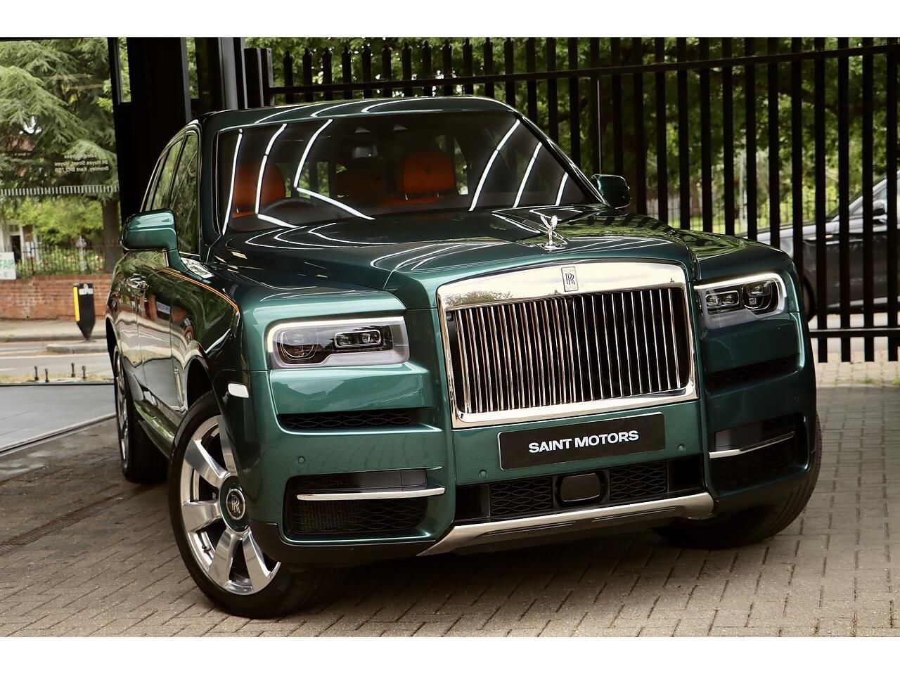 ROLLS-ROYCE CULLINAN ESTATE 5dr Auto for sale UK - Slide 4