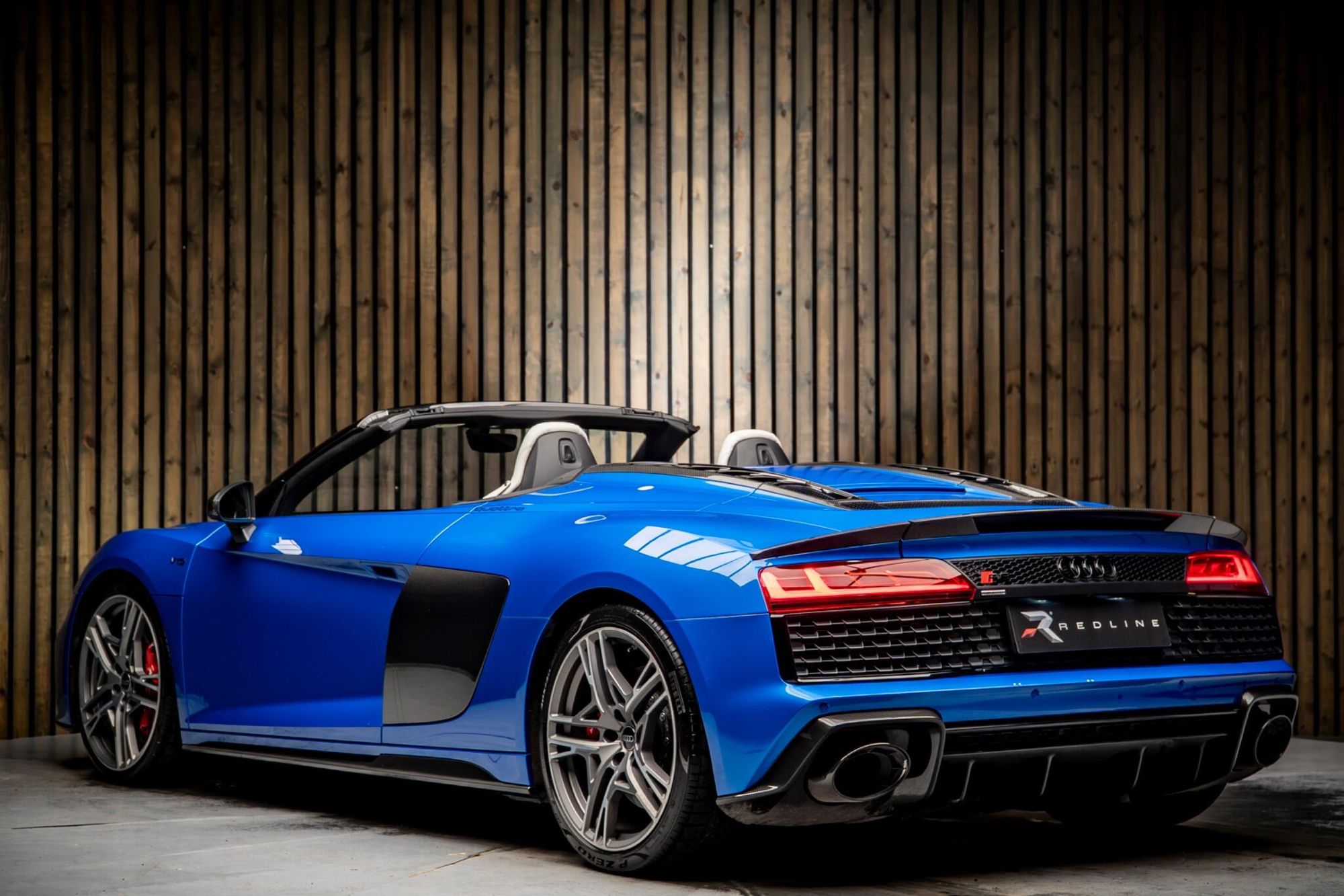 AUDI R8 SPYDER 5.2 V10 Quattro Performance Ed Carbon 2dr S Tronic for sale UK - Slide 3
