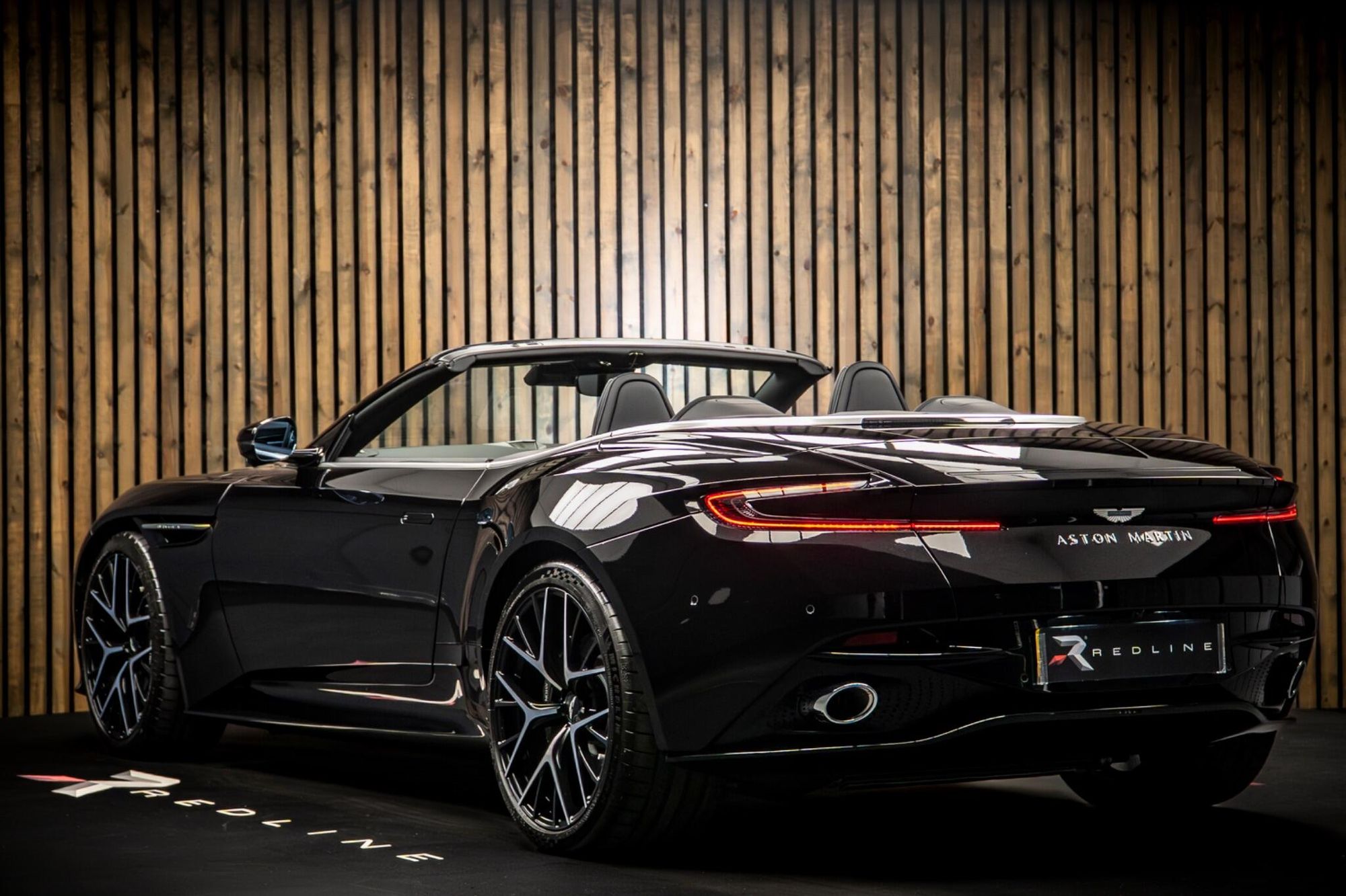 ASTON MARTIN DB12 CONVERTIBLE V8 Volante 2dr Auto for sale UK - Slide 3
