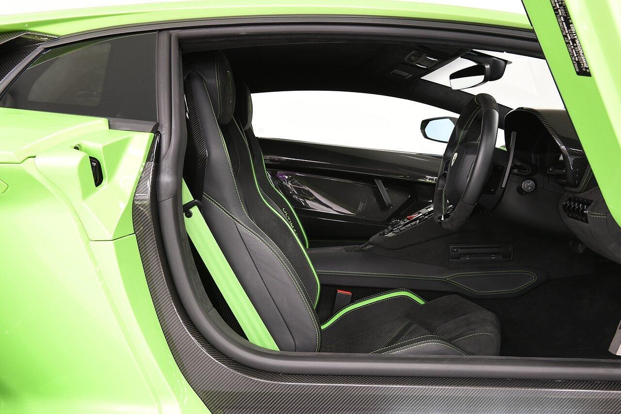 LAMBORGHINI AVENTADOR COUPE LP 780-4 Ultimae 2dr ISR for sale UK - Slide 6