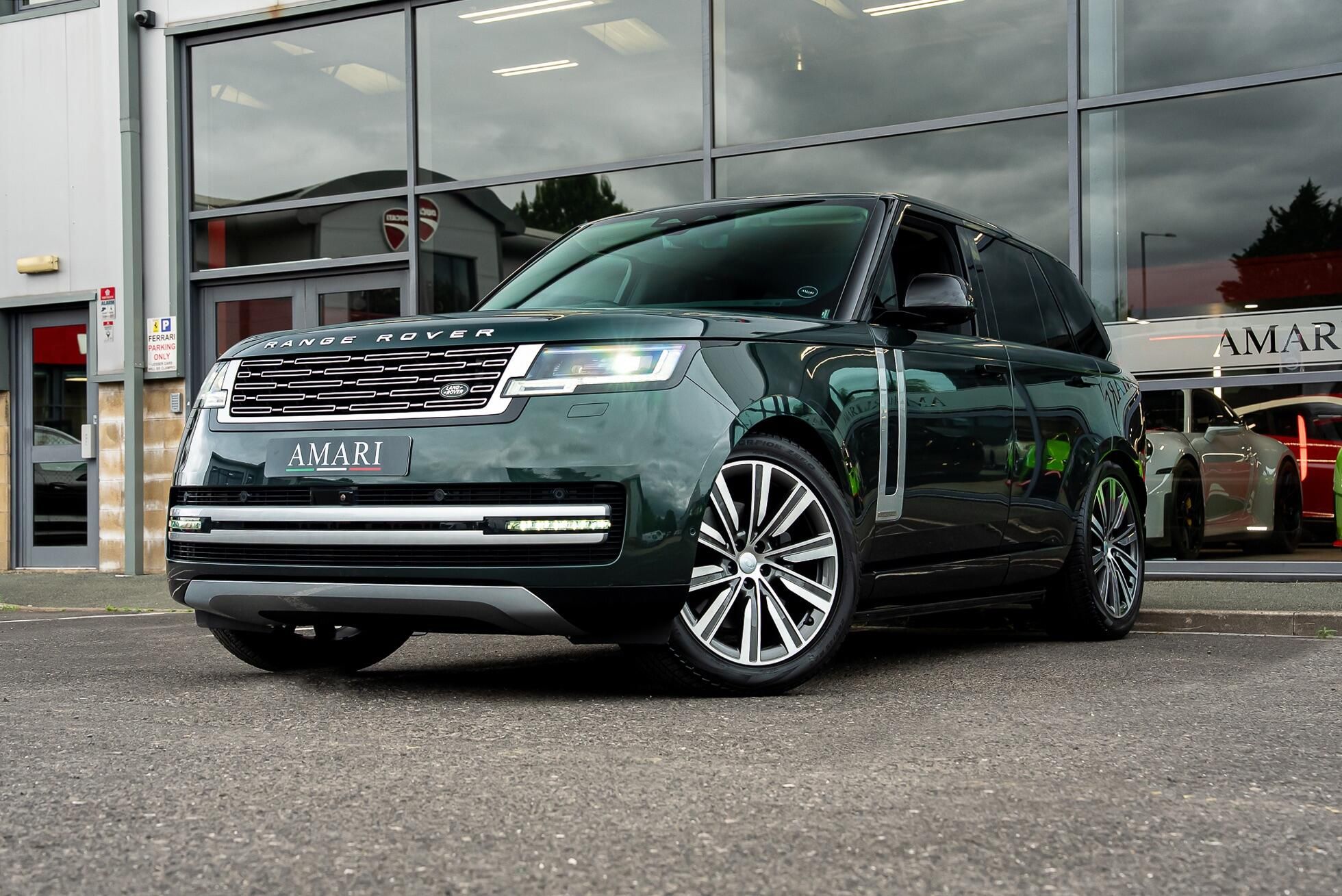 LAND ROVER RANGE ROVER ESTATE 3.0 P400 Autobiography 4dr Auto for sale UK - Slide 9