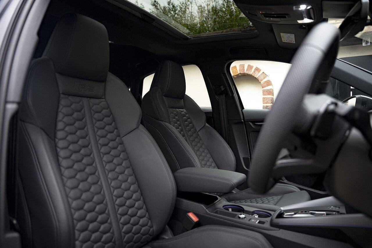 AUDI RS3 RS 3 SALOON RS 3 TFSI Quattro Carbon Vorsprung 4dr S Tronic for sale UK - Slide 10