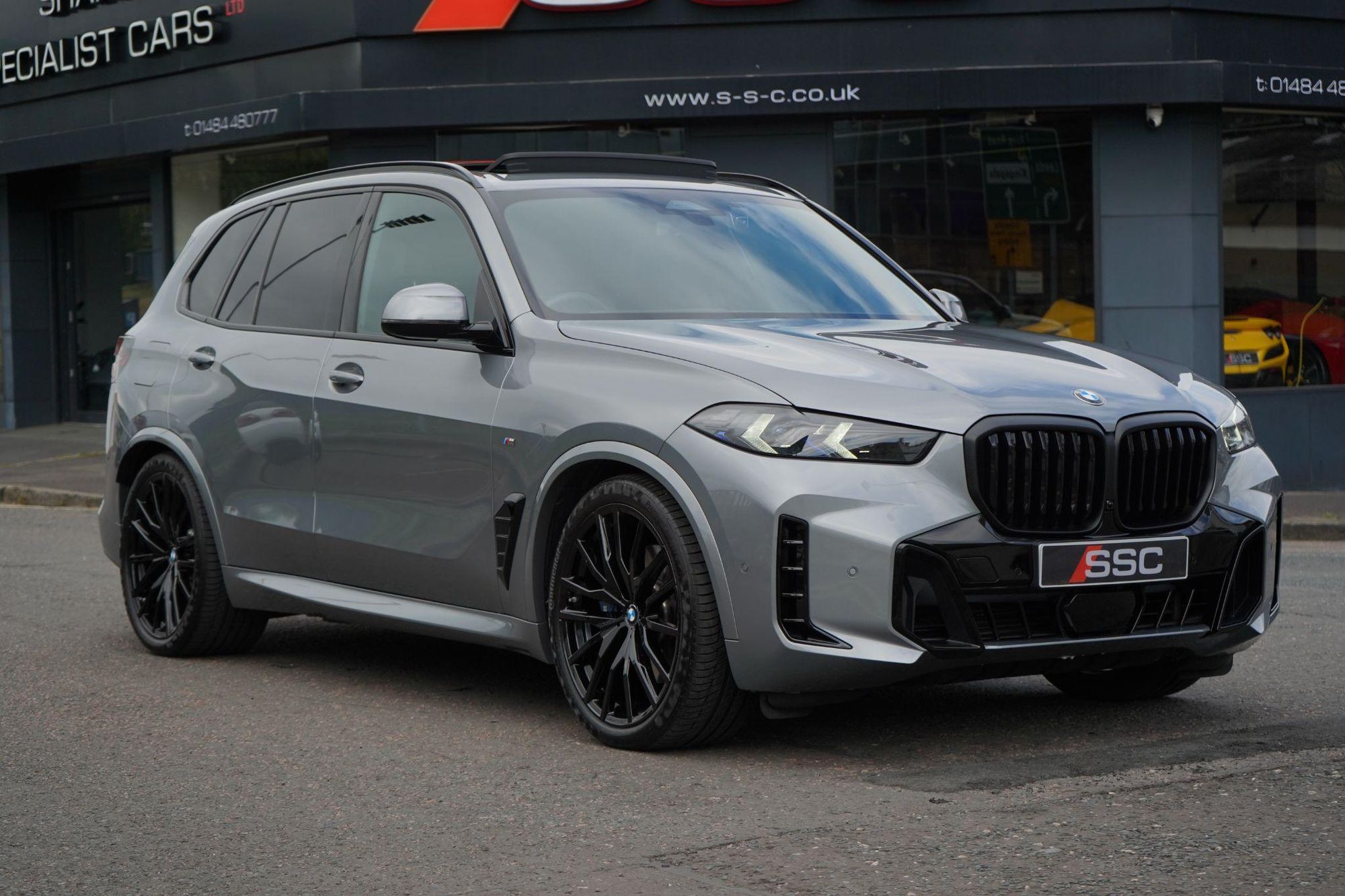 BMW X5 DIESEL ESTATE xDrive30d MHT M Sport 5dr Auto for sale UK - Slide 4