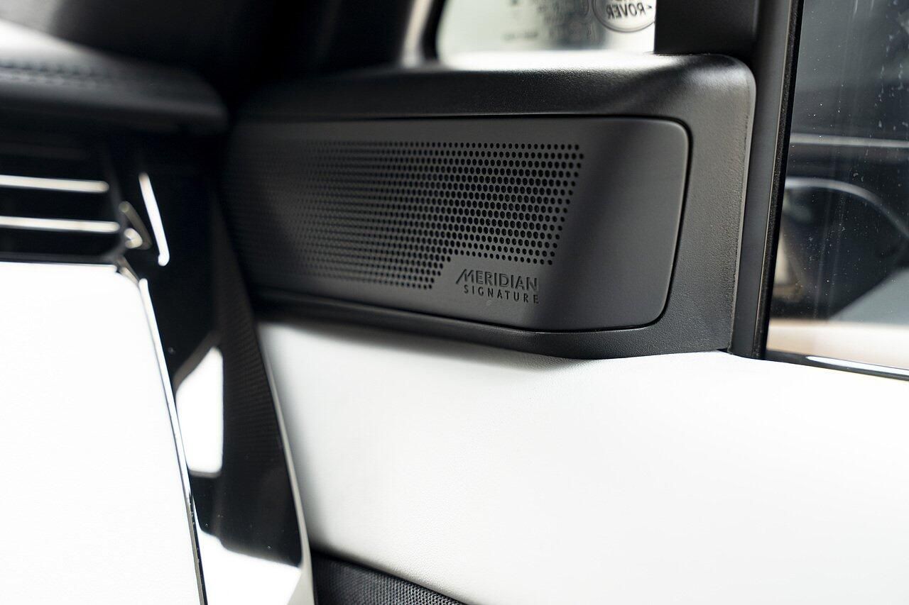 LAND ROVER RANGE ROVER SPORT ESTATE SPECIAL EDITIONS 4.4 P635 V8 SV Edition One 5dr Auto [Gloss] for sale UK - Slide 10