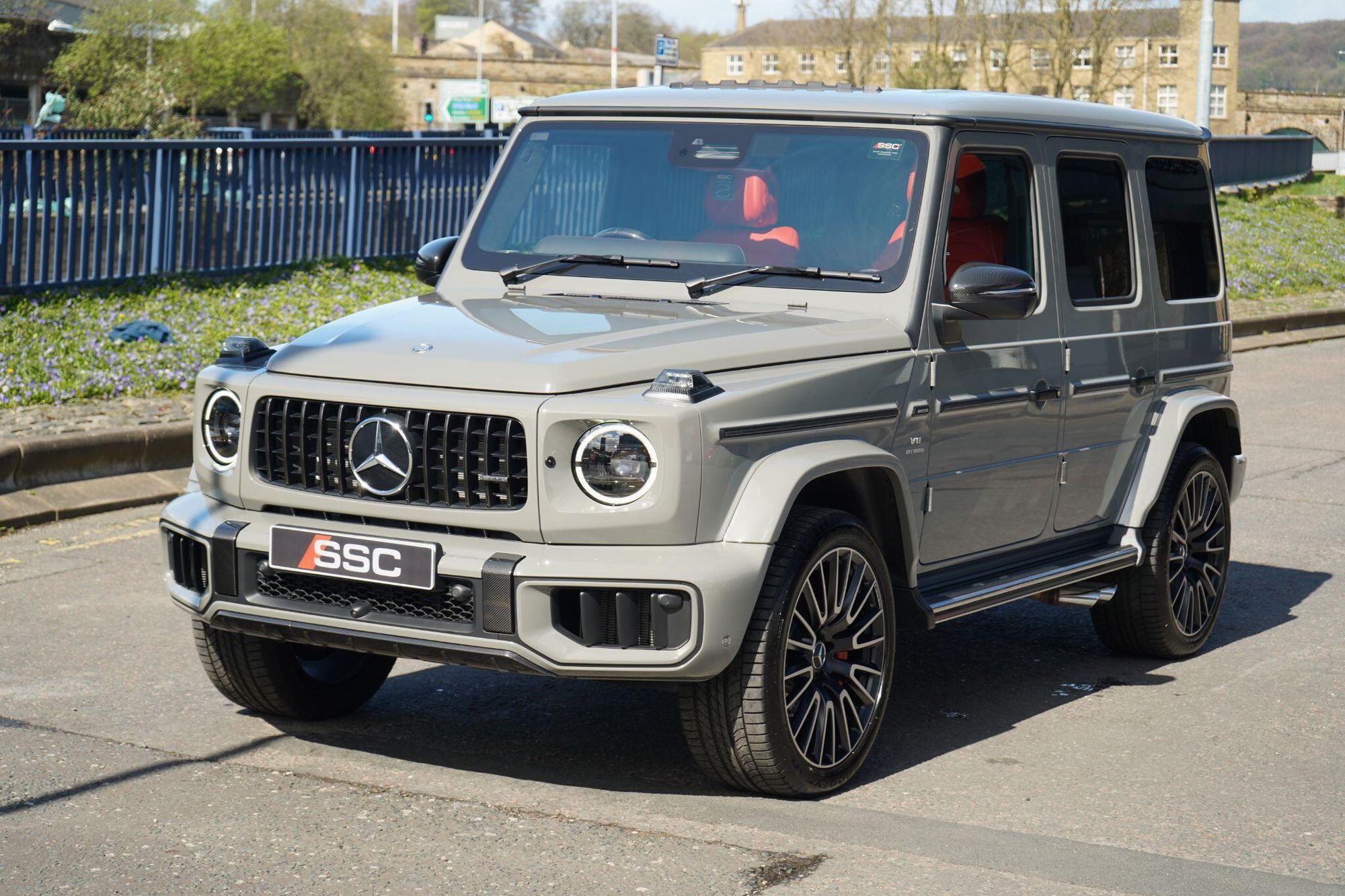 MERCEDES-BENZ G CLASS AMG STATION WAGON SPECIAL EDITIONS G63 Carbon Edition 5dr 9G-Tronic for sale UK - Slide 7