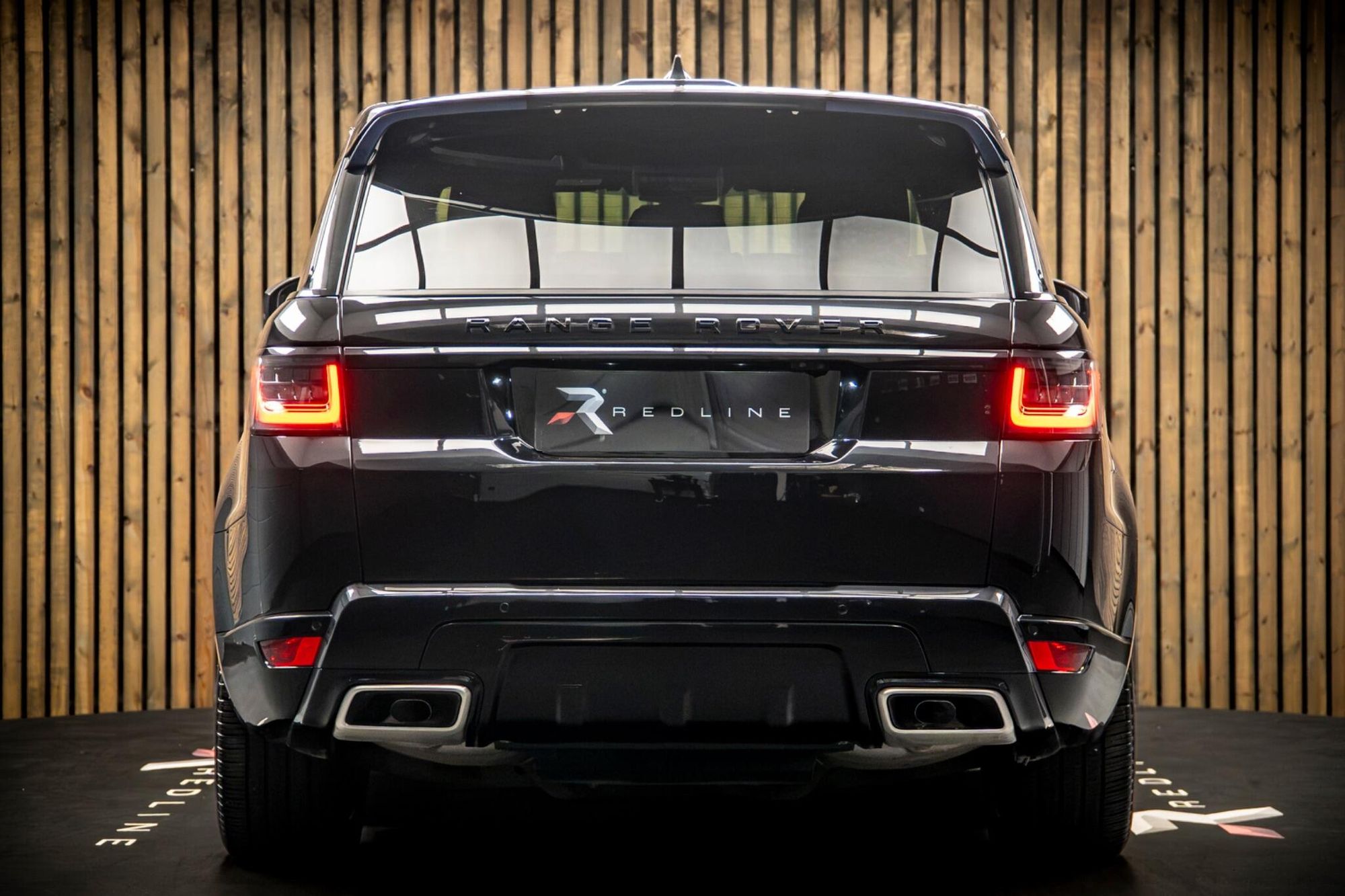 LAND ROVER RANGE ROVER SPORT DIESEL ESTATE 3.0 D300 HSE Dynamic Black 5dr Auto for sale UK - Slide 6