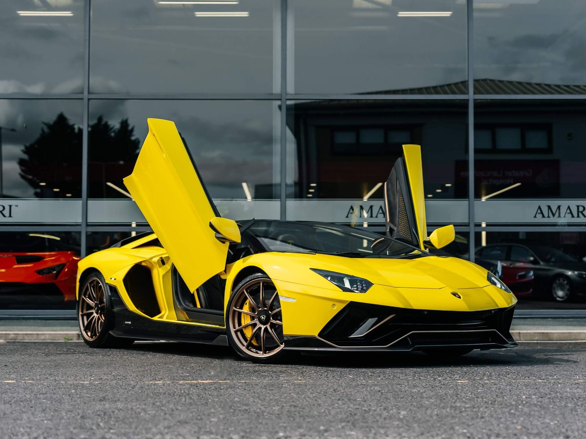 LAMBORGHINI AVENTADOR ROADSTER LP 780-4 Ultimae 2dr ISR for sale UK - Slide 2