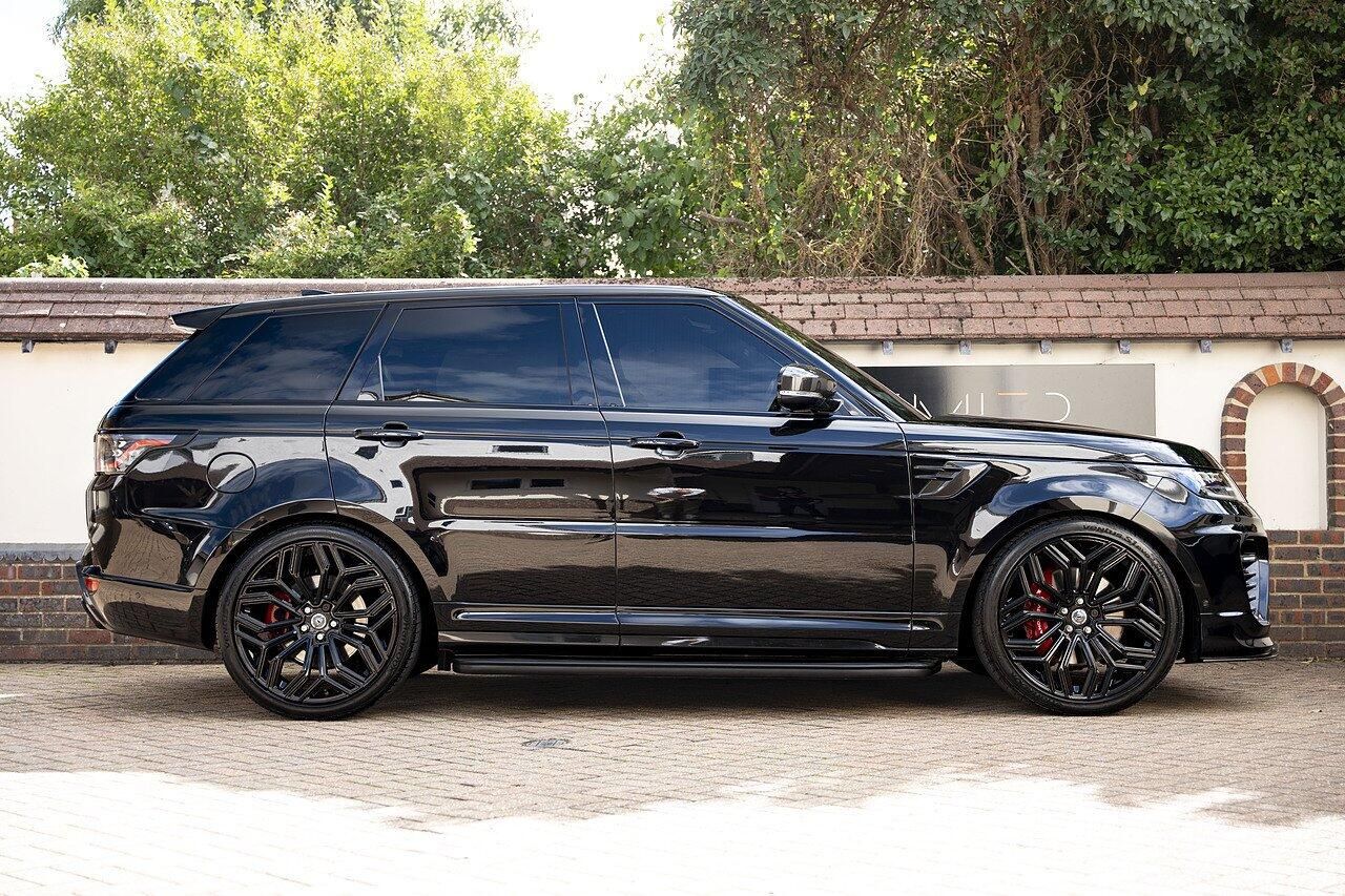 LAND ROVER RANGE ROVER SPORT ESTATE 5.0 P575 S/C SVR 5dr Auto for sale UK - Slide 3