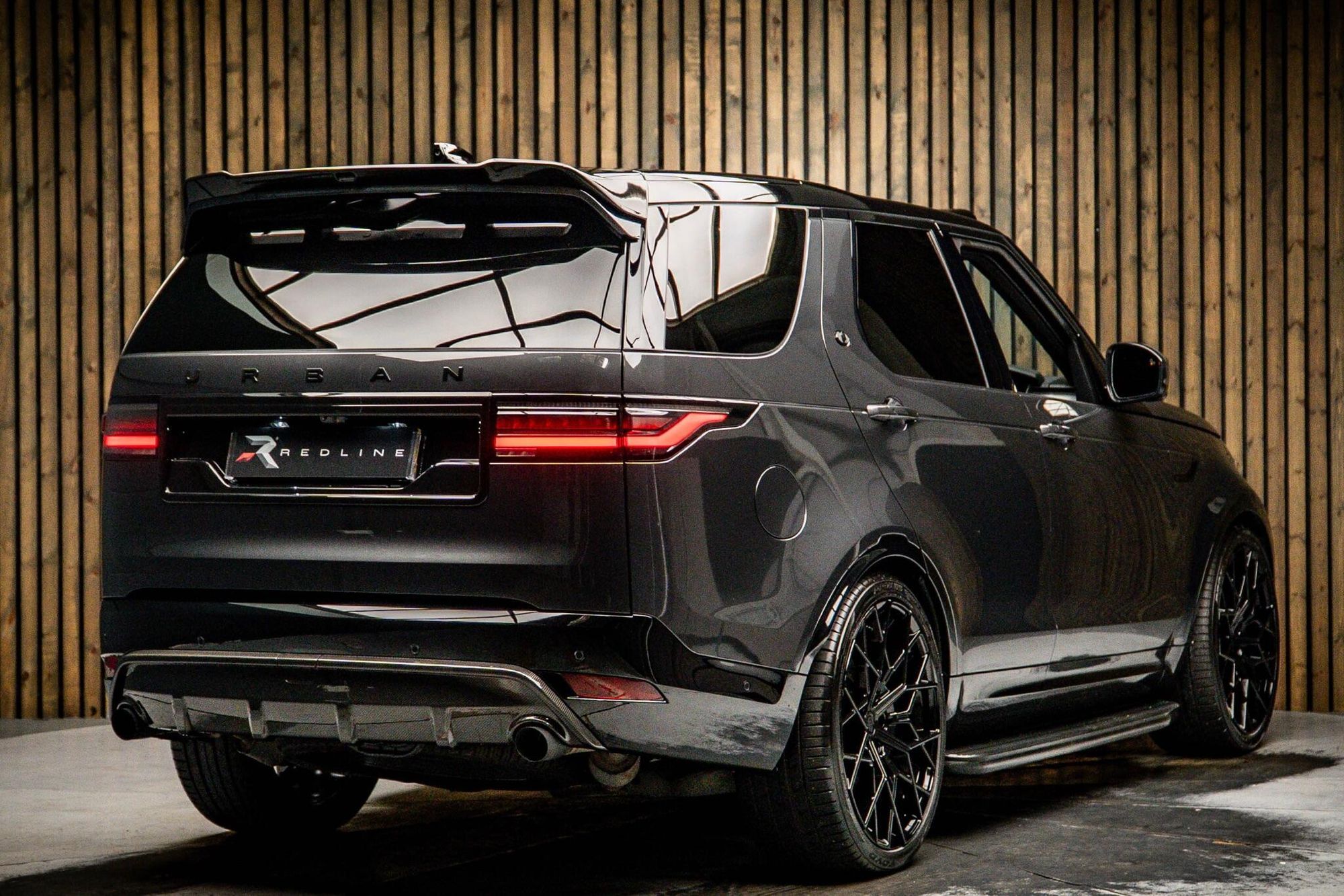 LAND ROVER DISCOVERY DIESEL SW 3.0 D300 Dynamic HSE 5dr Auto for sale UK - Slide 4