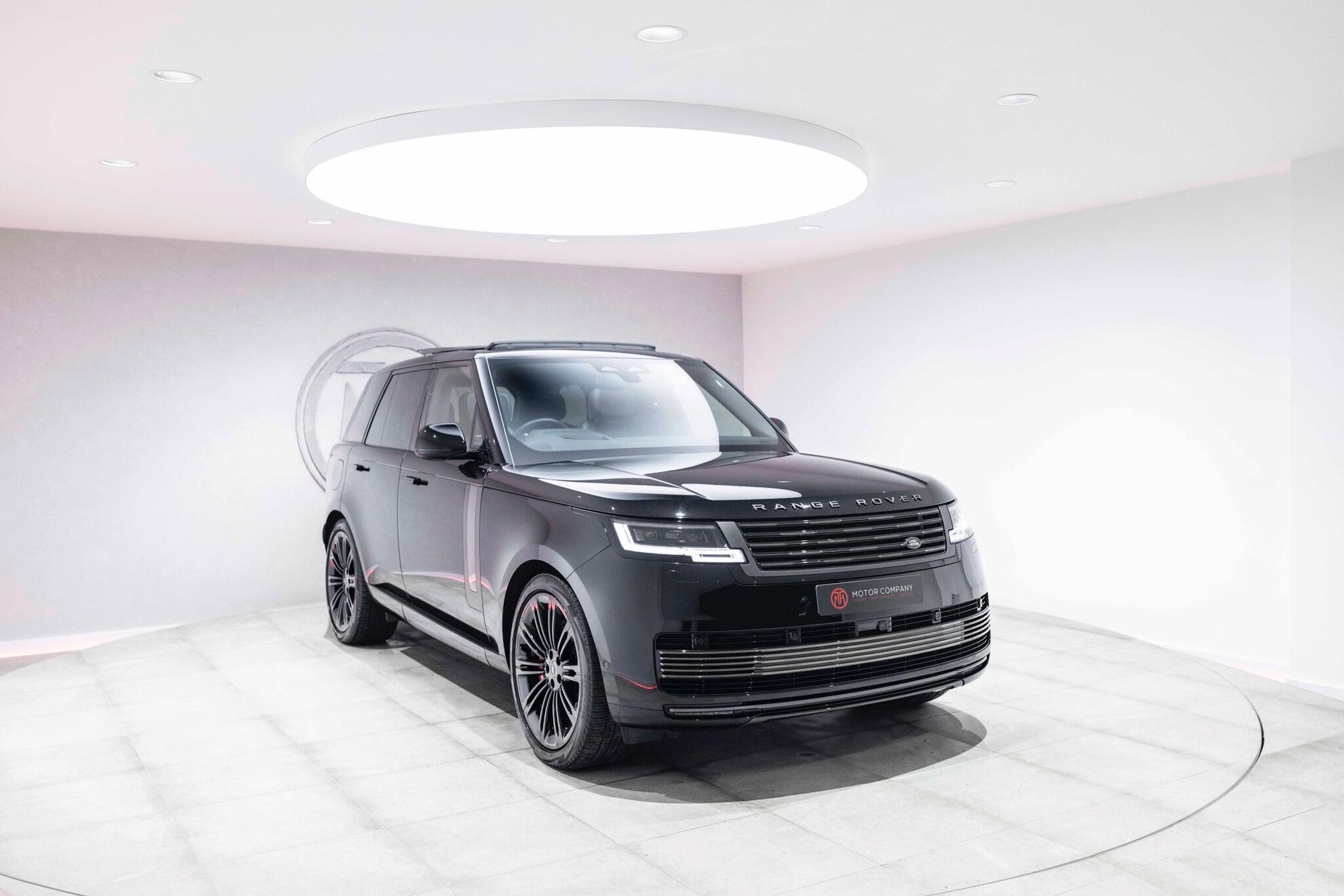 LAND ROVER RANGE ROVER ESTATE 4.4 P615 V8 SV 4dr Auto for sale UK - Slide 5