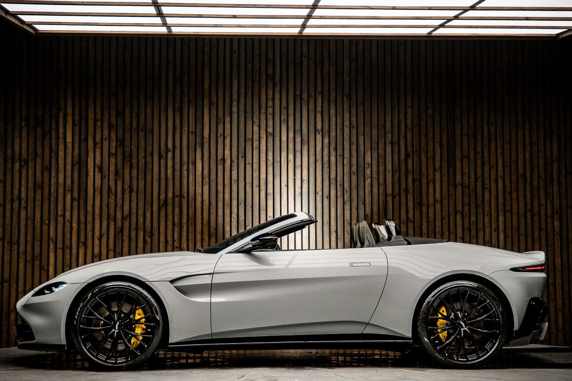 ASTON MARTIN VANTAGE V8 ROADSTER 2dr ZF 8 Speed Auto for sale UK - Slide 7