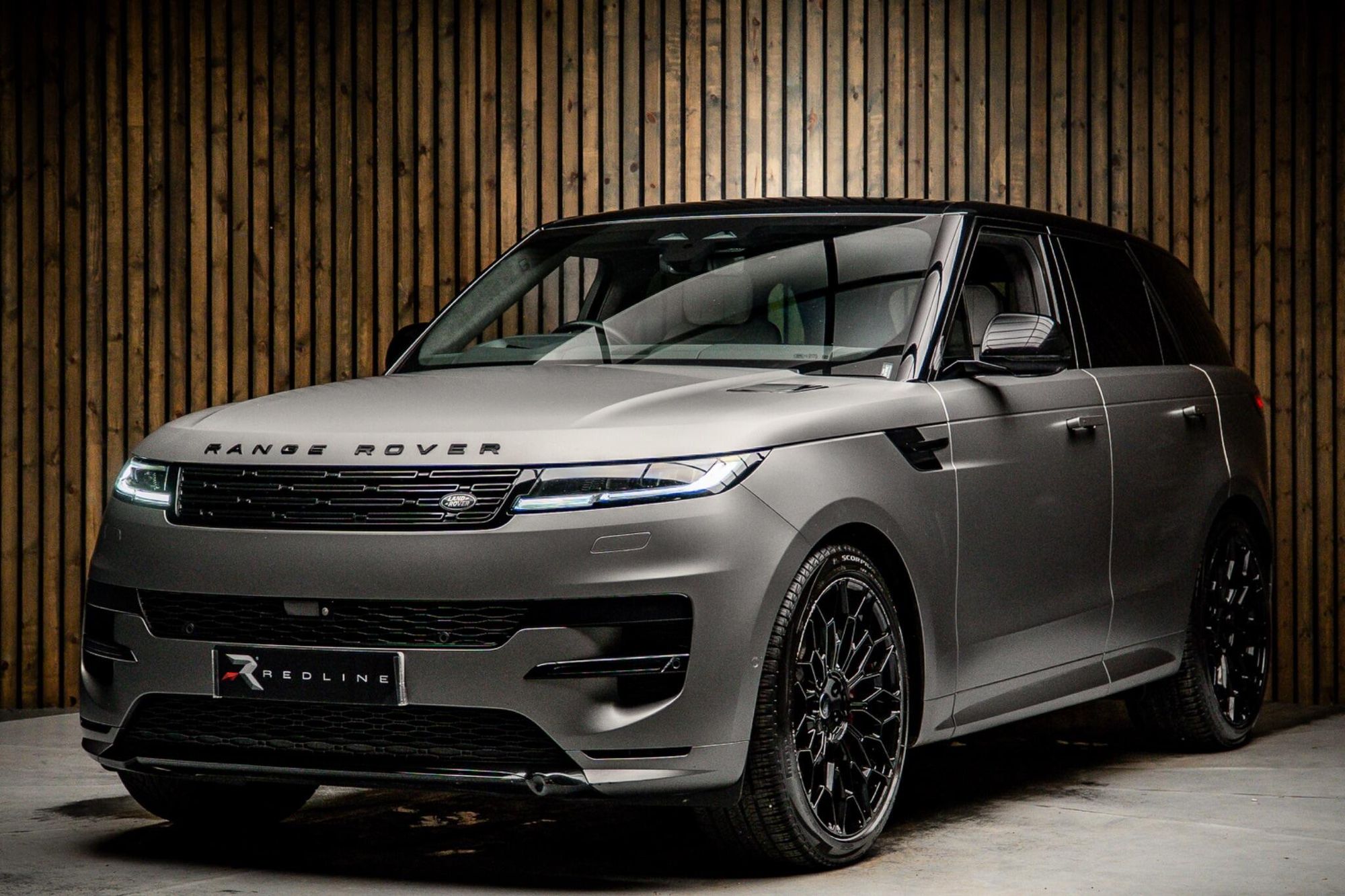 LAND ROVER RANGE ROVER SPORT DIESEL ESTATE 3.0 D350 First Edition 5dr Auto for sale UK - Slide 8