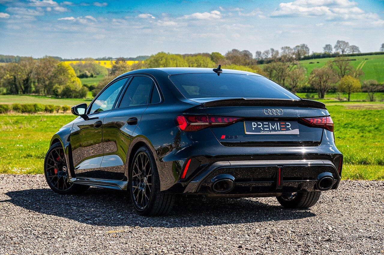 AUDI RS3 RS 3 SALOON RS 3 TFSI Quattro Carbon Vorsprung 4dr S Tronic for sale UK - Slide 5
