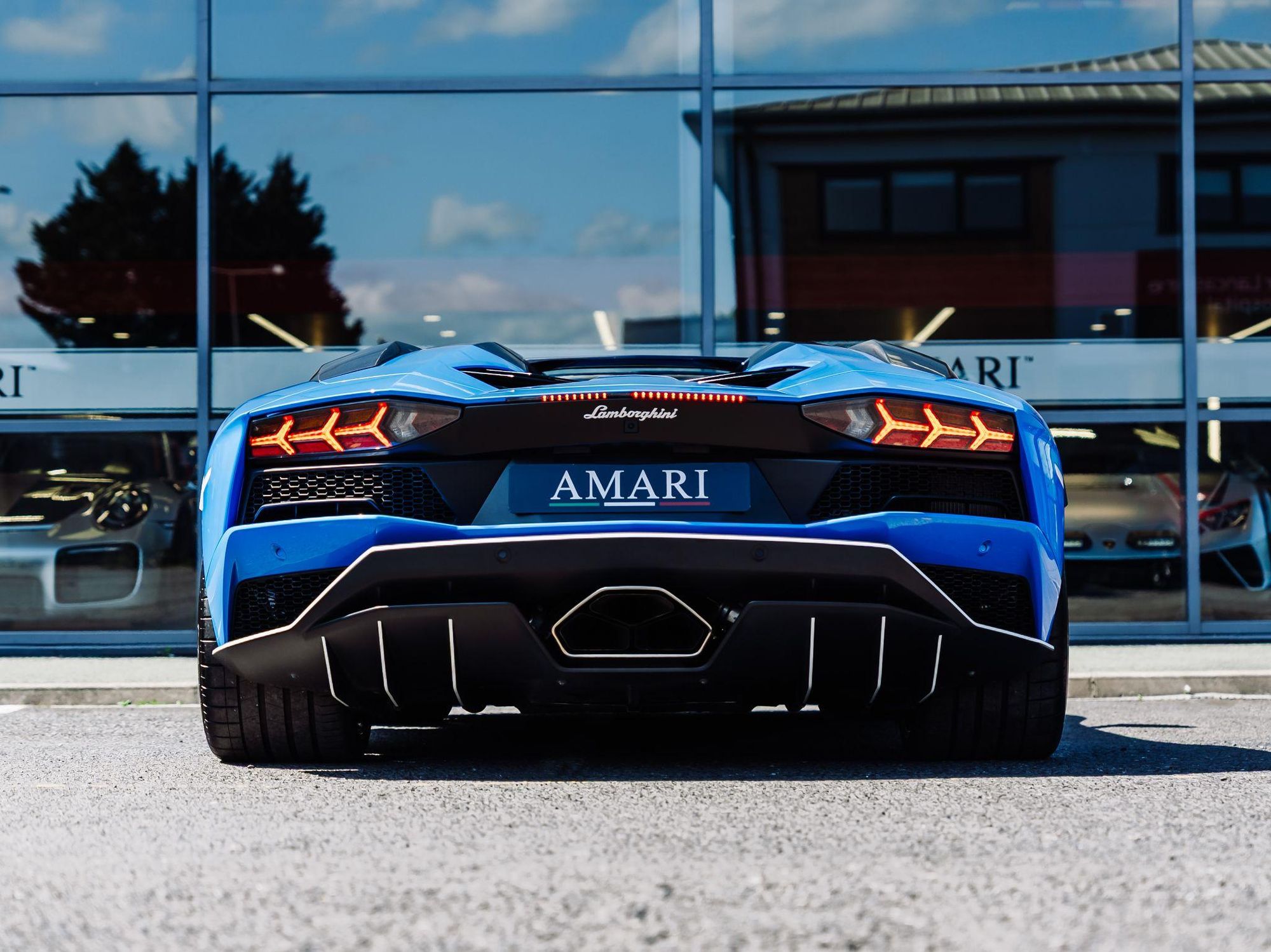 LAMBORGHINI AVENTADOR ROADSTER LP 740-4 S 2dr ISR for sale UK - Slide 10