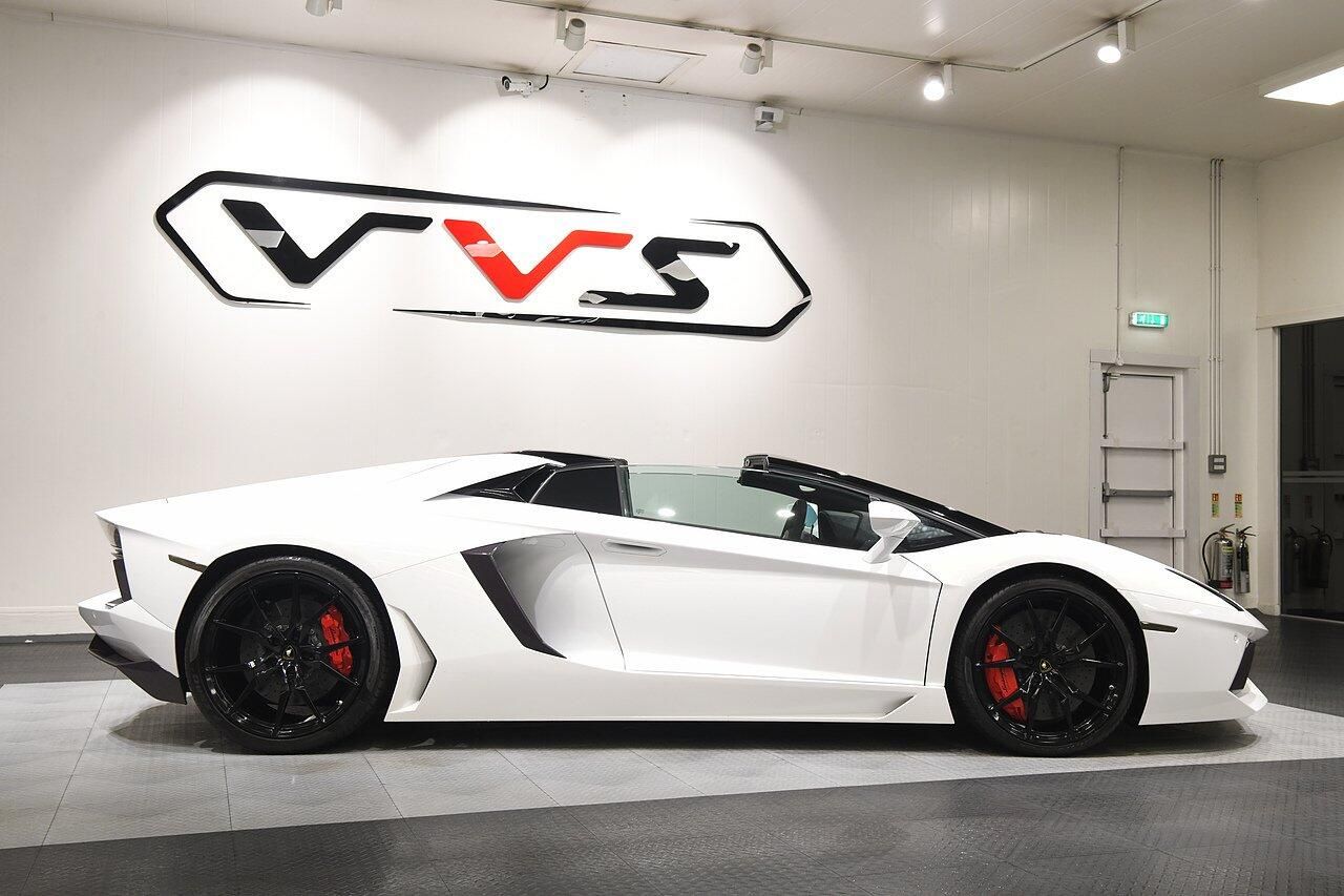 LAMBORGHINI AVENTADOR ROADSTER LP 700-4 2dr ISR for sale UK - Slide 2