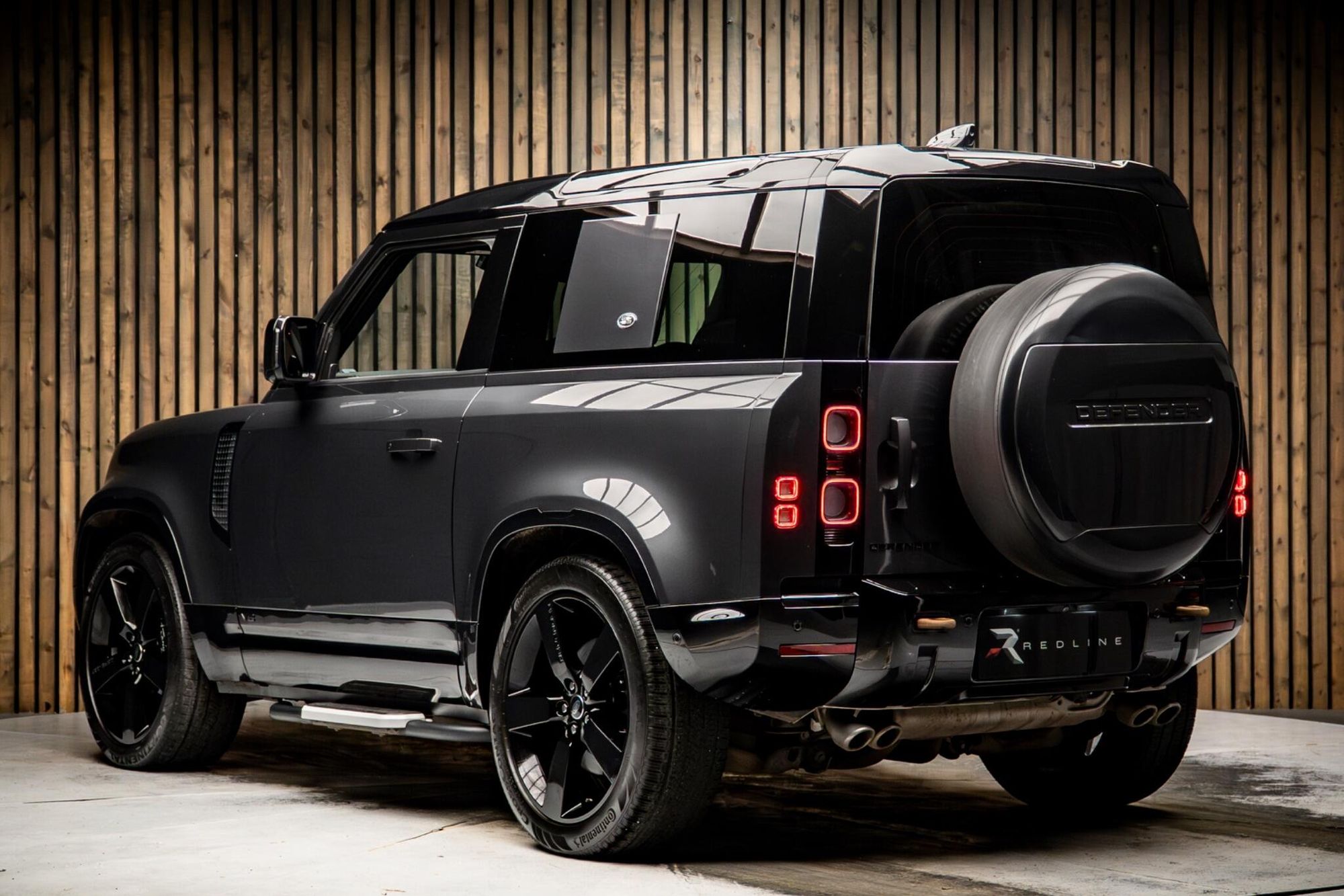 LAND ROVER DEFENDER ESTATE 5.0 P525 V8 90 3dr Auto for sale UK - Slide 3