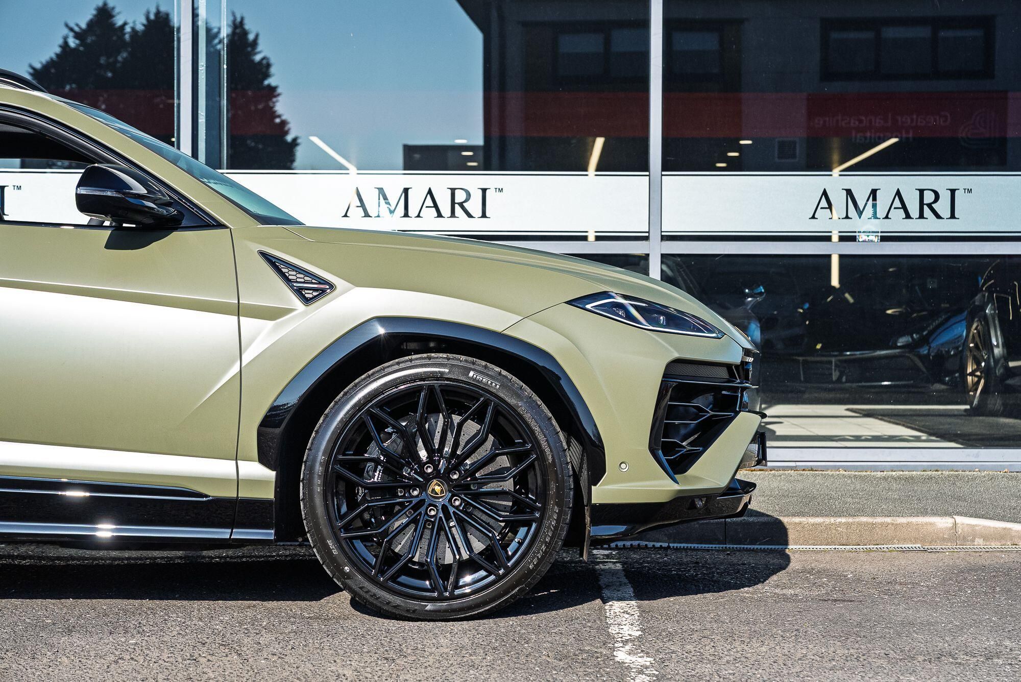 LAMBORGHINI URUS ESTATE 4.0T 25.9kWh Plug-in Hybrid FSI V8 5dr Auto for sale UK - Slide 7
