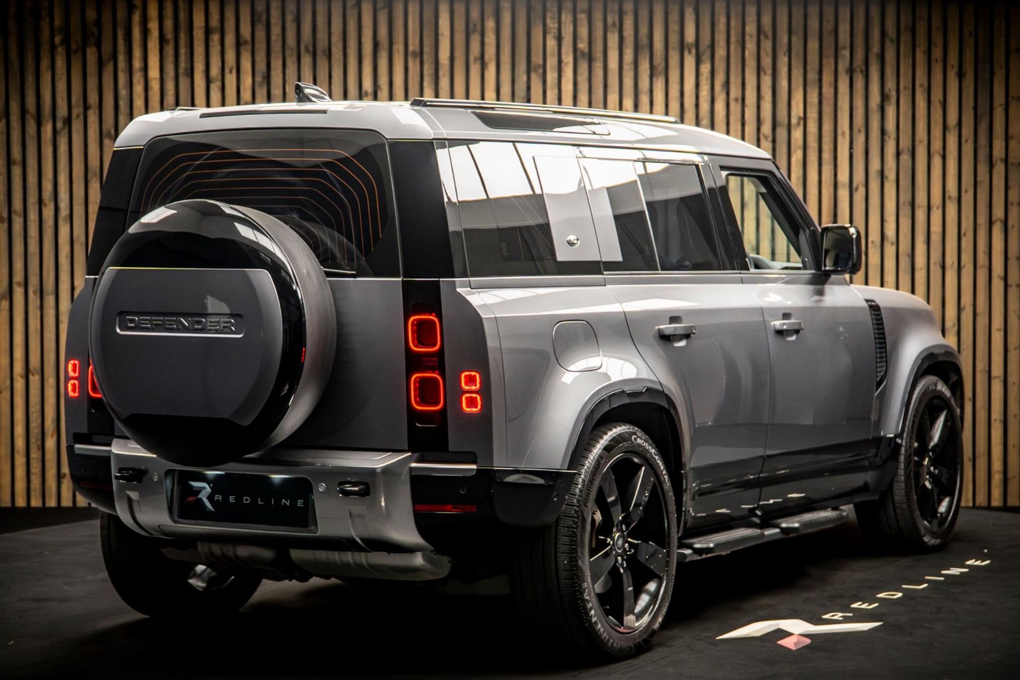 LAND ROVER DEFENDER DIESEL ESTATE 3.0 D300 HSE 110 5dr Auto for sale UK - Slide 4