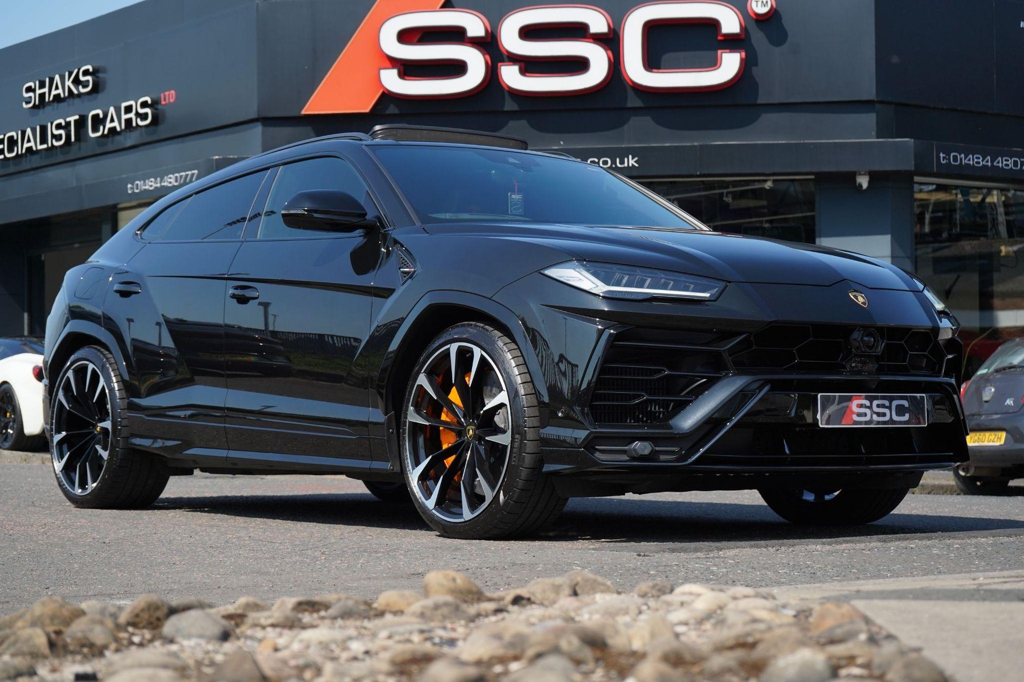 LAMBORGHINI URUS ESTATE 4.0T FSI V8 5dr Auto for sale UK - Slide 5