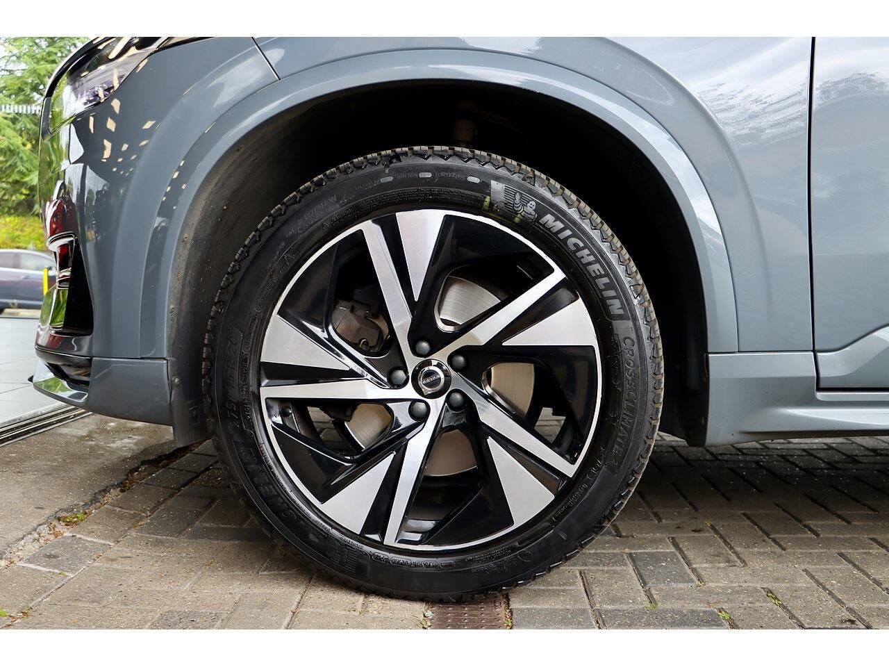 VOLVO XC90 ESTATE 2.0 B6P [300] R DESIGN 5dr AWD Geartronic for sale UK - Slide 7