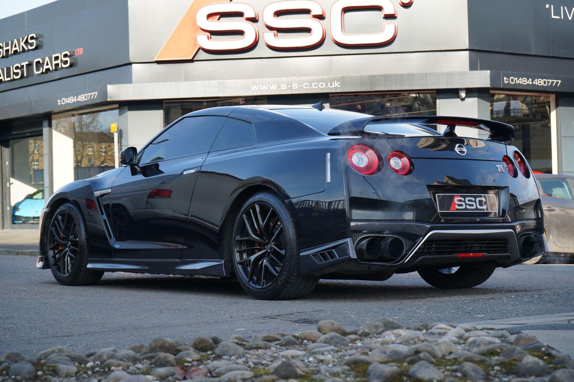 NISSAN GT-R COUPE 3.8 Prestige 2dr Auto for sale UK - Slide 2