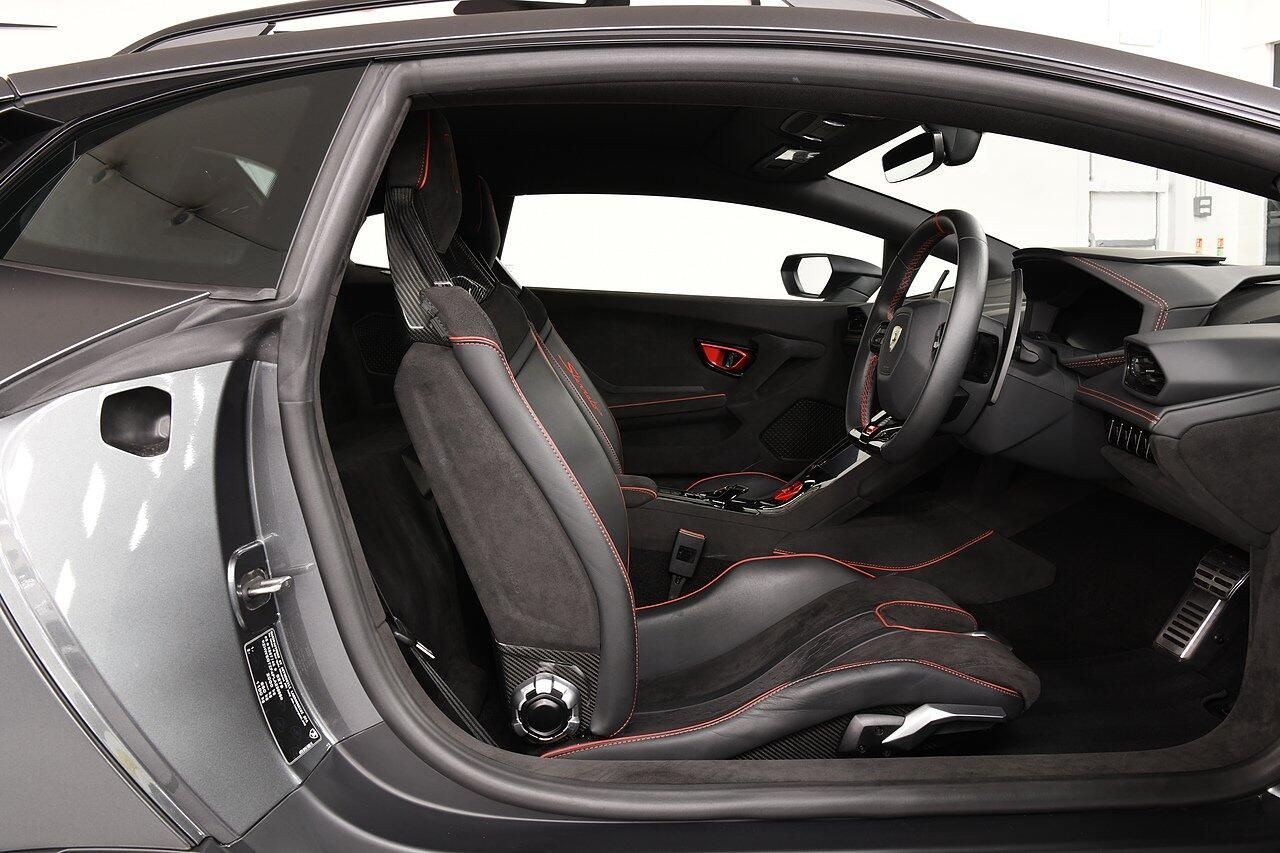 LAMBORGHINI HURACAN EVO COUPE 5.2 V10 610 Sterrato 2dr Auto AWD for sale UK - Slide 6