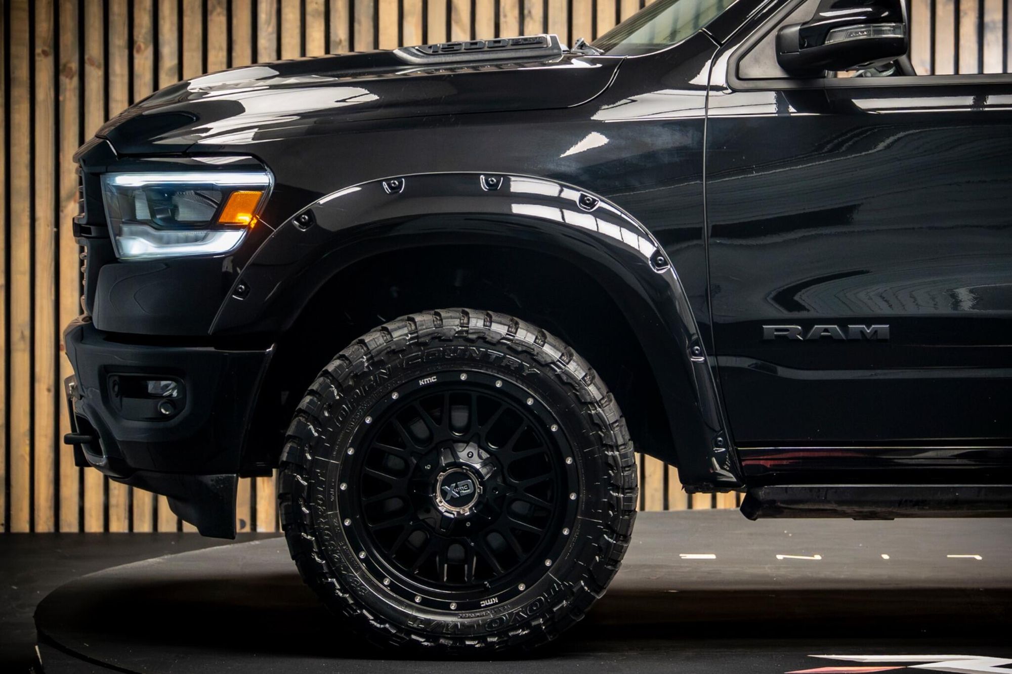 DODGE RAM PICKUP 5.7 V8 Hemi Laramie 4dr Auto for sale UK - Slide 9
