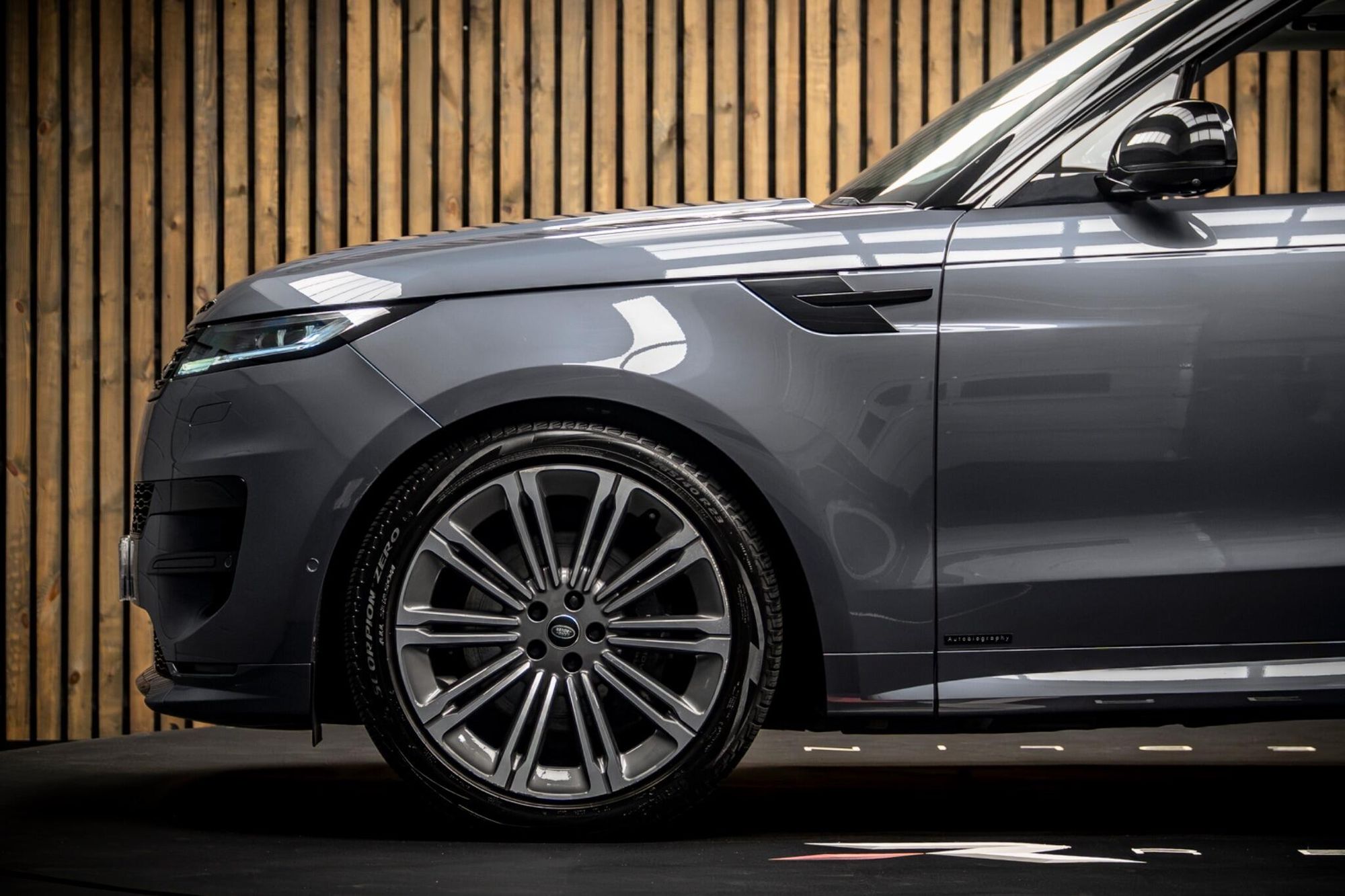 LAND ROVER RANGE ROVER SPORT ESTATE 3.0 P400 Autobiography 5dr Auto for sale UK - Slide 9