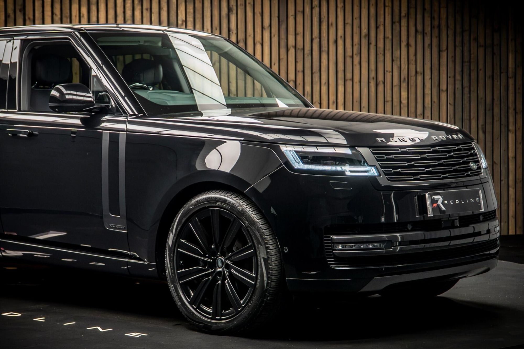 LAND ROVER RANGE ROVER DIESEL ESTATE 3.0 D350 Autobiography 4dr Auto for sale UK - Slide 10
