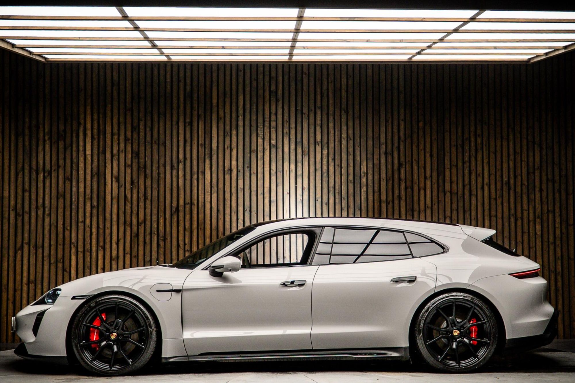 PORSCHE TAYCAN SPORT TURISMO 440kW GTS 93kWh 5dr Auto for sale UK - Slide 7